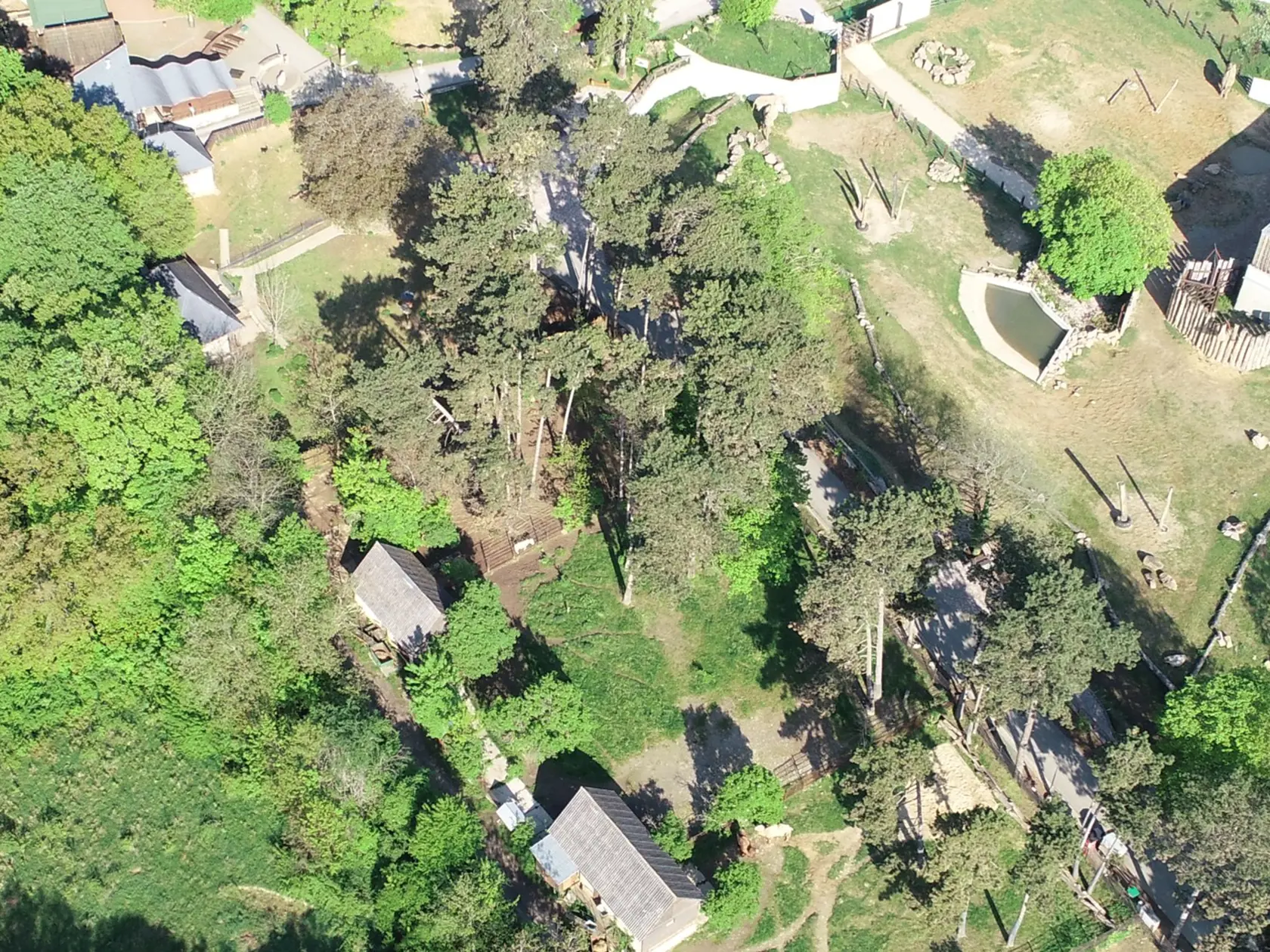 Pohľad na zoo Bojnice zvrchu.