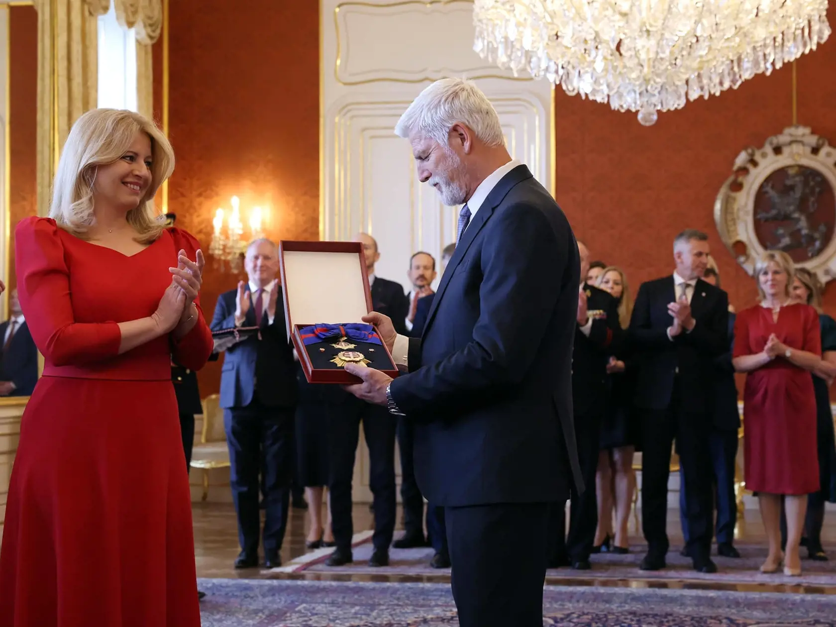 Prichystaný bol pre ňu „špeciálny darček“ – český prezident Petr Pavel ju ocenil Rádom bieleho leva občianskej skupiny I. triedy za prínos k rozvoju česko-slovenských vzťahov. Podobne ona ocenila jeho.