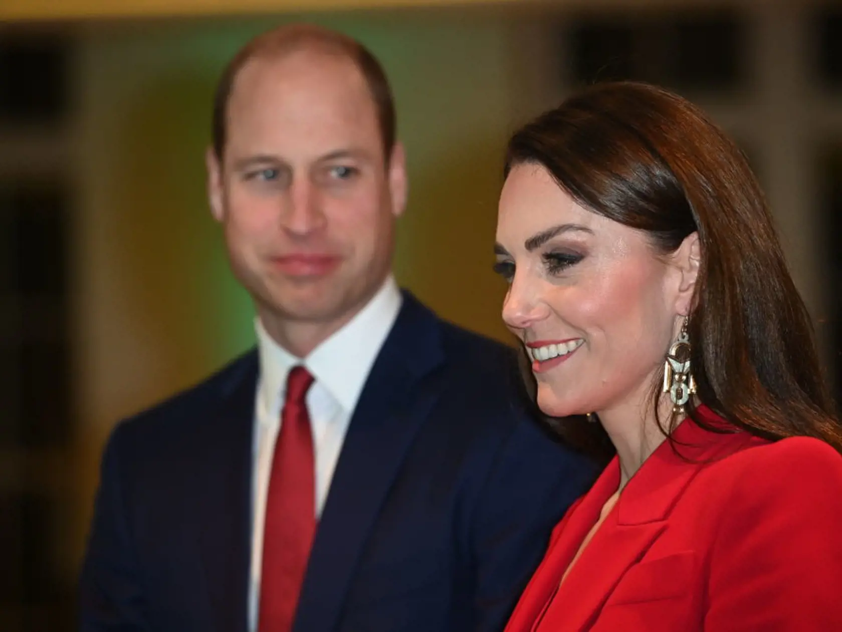 Kate to veľmi svedčalo, jej manžel z nej nemohol spustiť oči.