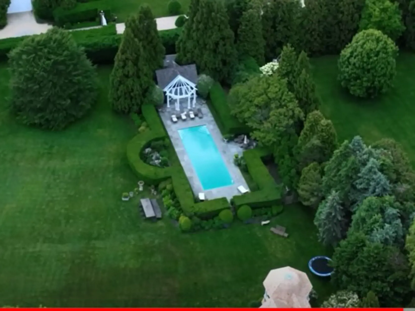 Ich cieľom bolo nasnímať dom Jennifer Lopez v Hamptons.