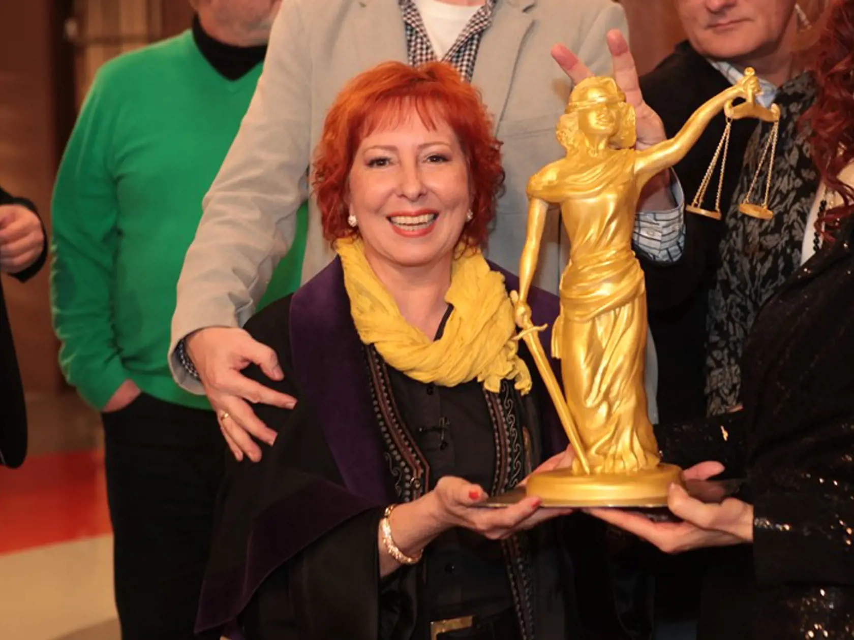 Súdna sieň krstila knihu, priviezli im aj špeciálny, sladký nábytok!