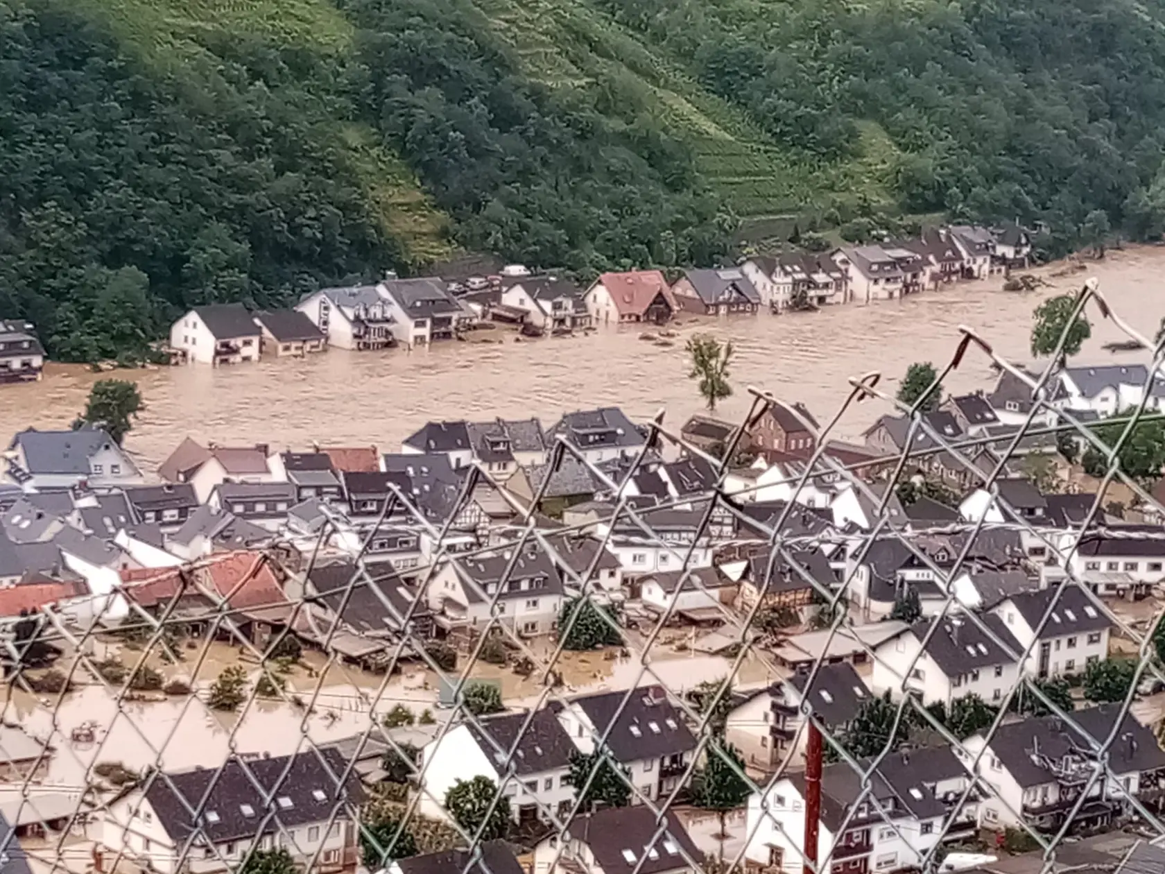 Najviac zasiahnutou spolkovou krajinou je podľa DPA Severné Porýnie-Vestfálsko.