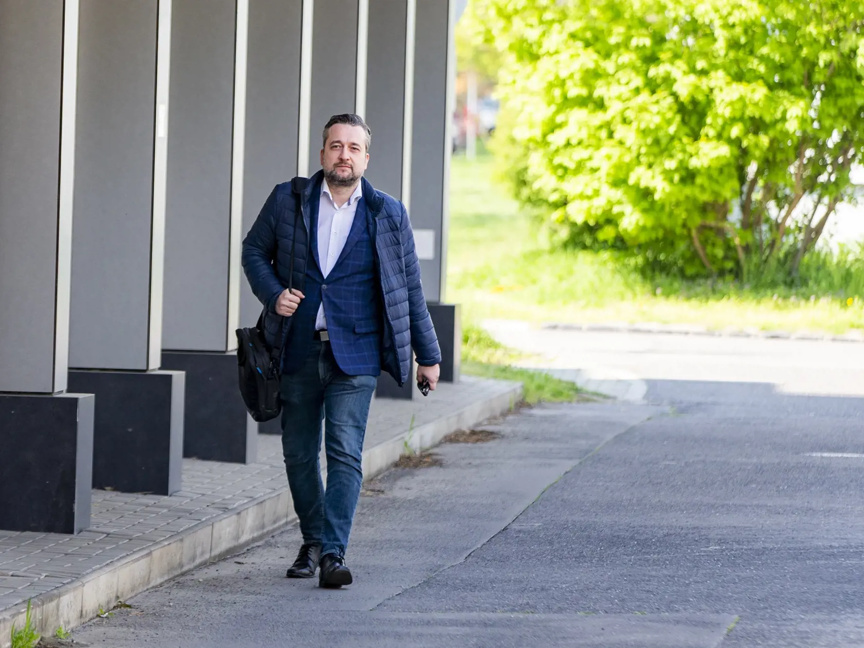 Centrála Smeru tesne po obvinení Roberta Fica. Na snímke Ľuboš Blaha.