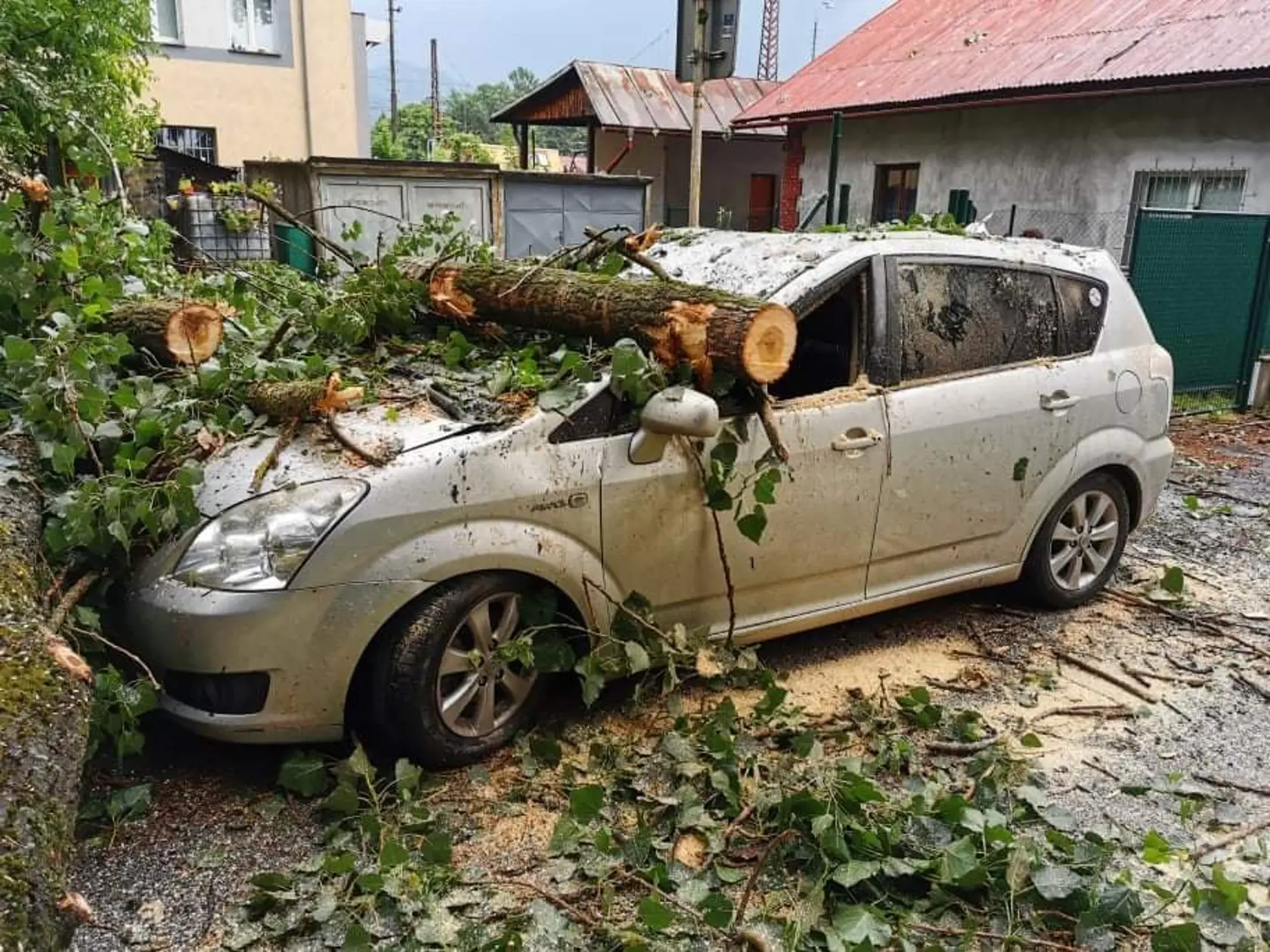 Búrky na Slovensku spôsobili menšie škody.