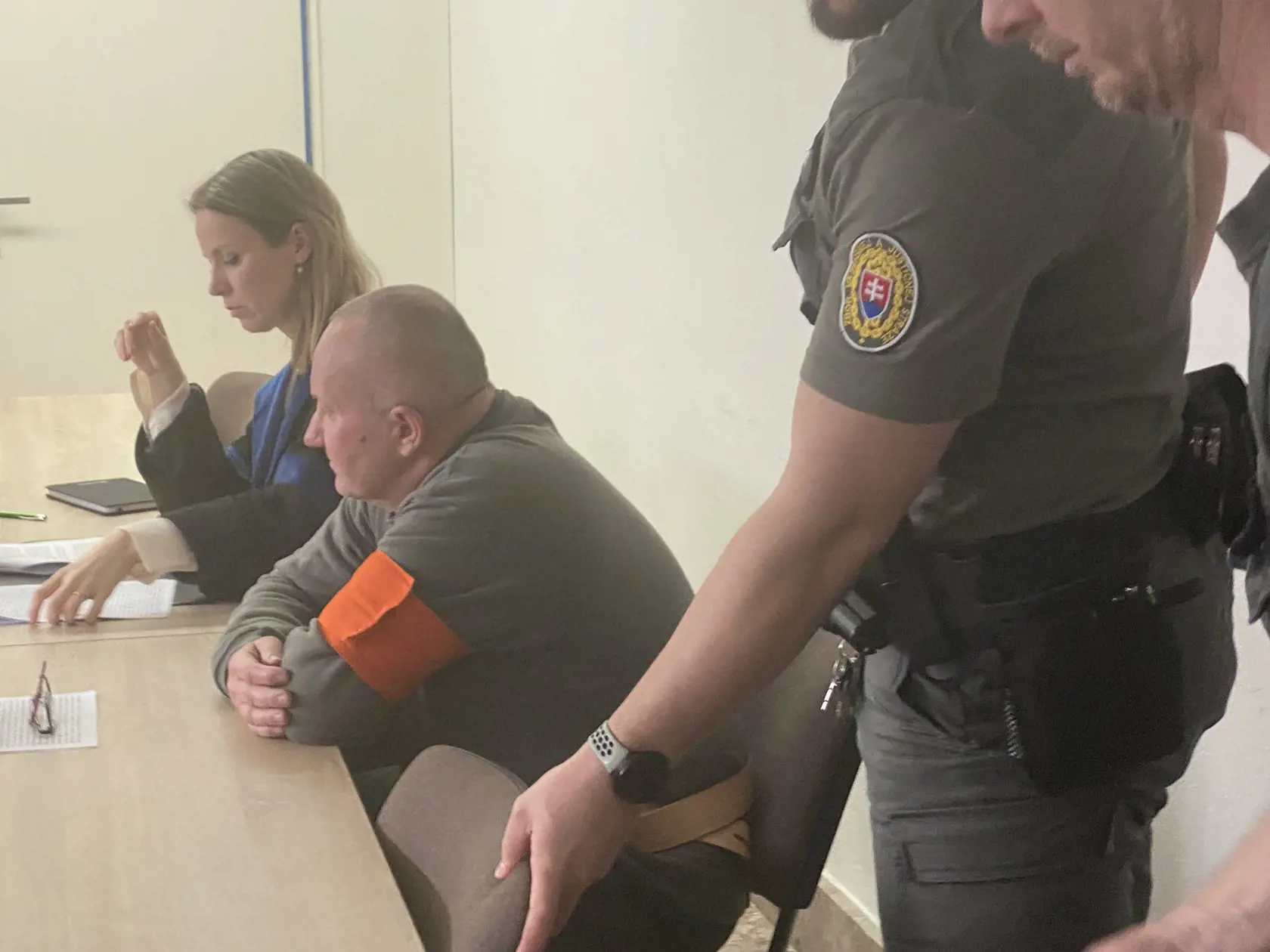 Štefan Molčan (53) z Dubovice čelí obžalobe z vraždy kamaráta Jozefa Porembu (†44). Počas procesu odznelo desivé tajomstvo dvojice. Nebohý bol totiž vinný za smrť otca obžalovaného, keďže ho sotil a ten po páde zomrel. "Bolo to pred 16 rokmi a pohnútky môjho klienta vraždiť vyvracia dlhá doba od skutku. Navyše, nemal ani dobrý vzťah k otcovi, ktorý ho bil,” uviedla obhajkyňa. "Pomsta za otca je imaginárny dôvod. Nemal som k nemu dobrý vzťah,” doplnil Štefan.