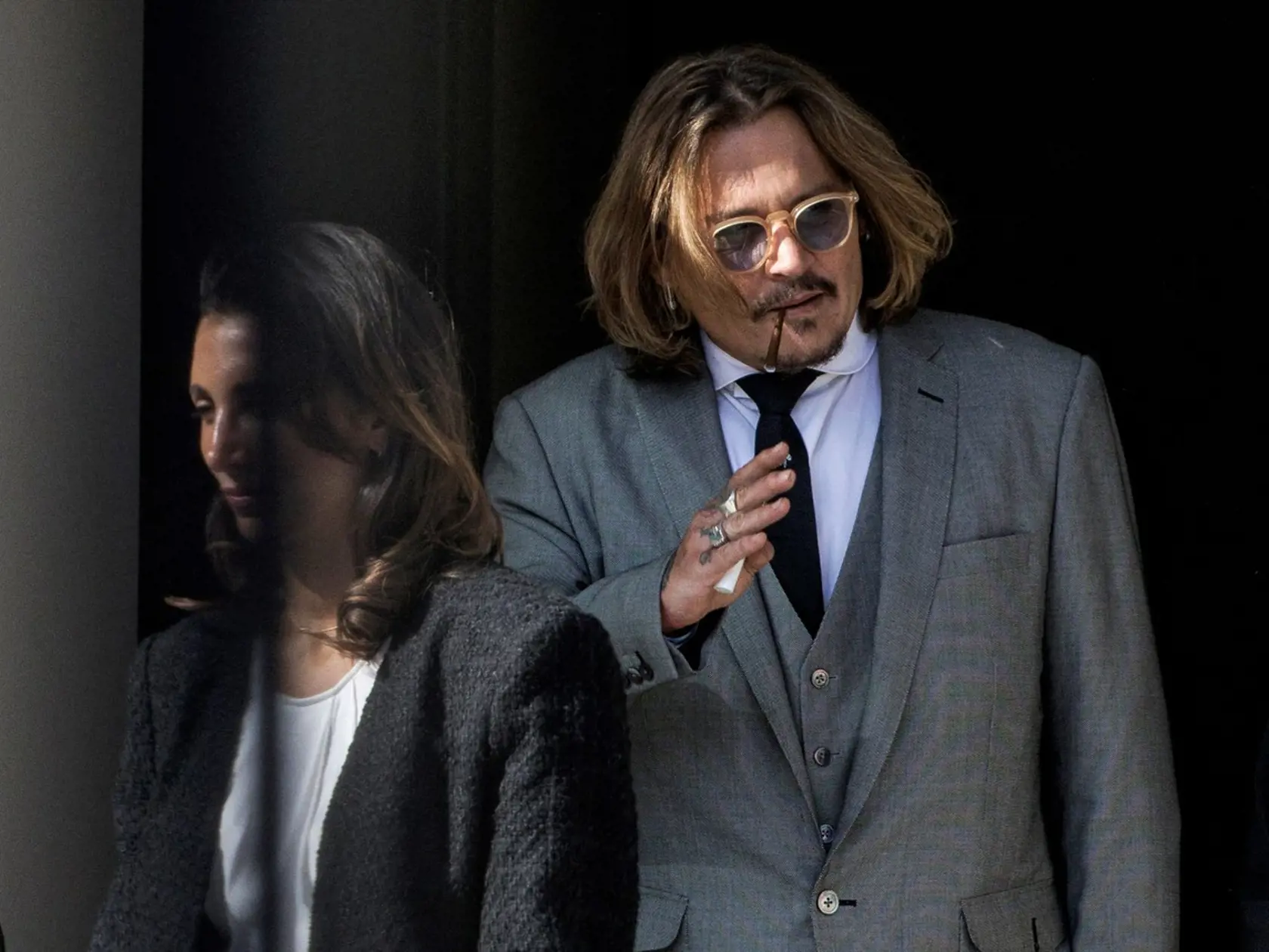 Tento týždeň odštartovali súdne ťahanice, v ktorých herec Johnny Depp žaluje herečku a bývalú manželku Amber Heard. Porota vo Virgínii v utorok vypočula úvodné vyhlásenia v žalobe. Súd by mal trvať dlhšie ako mesiac.