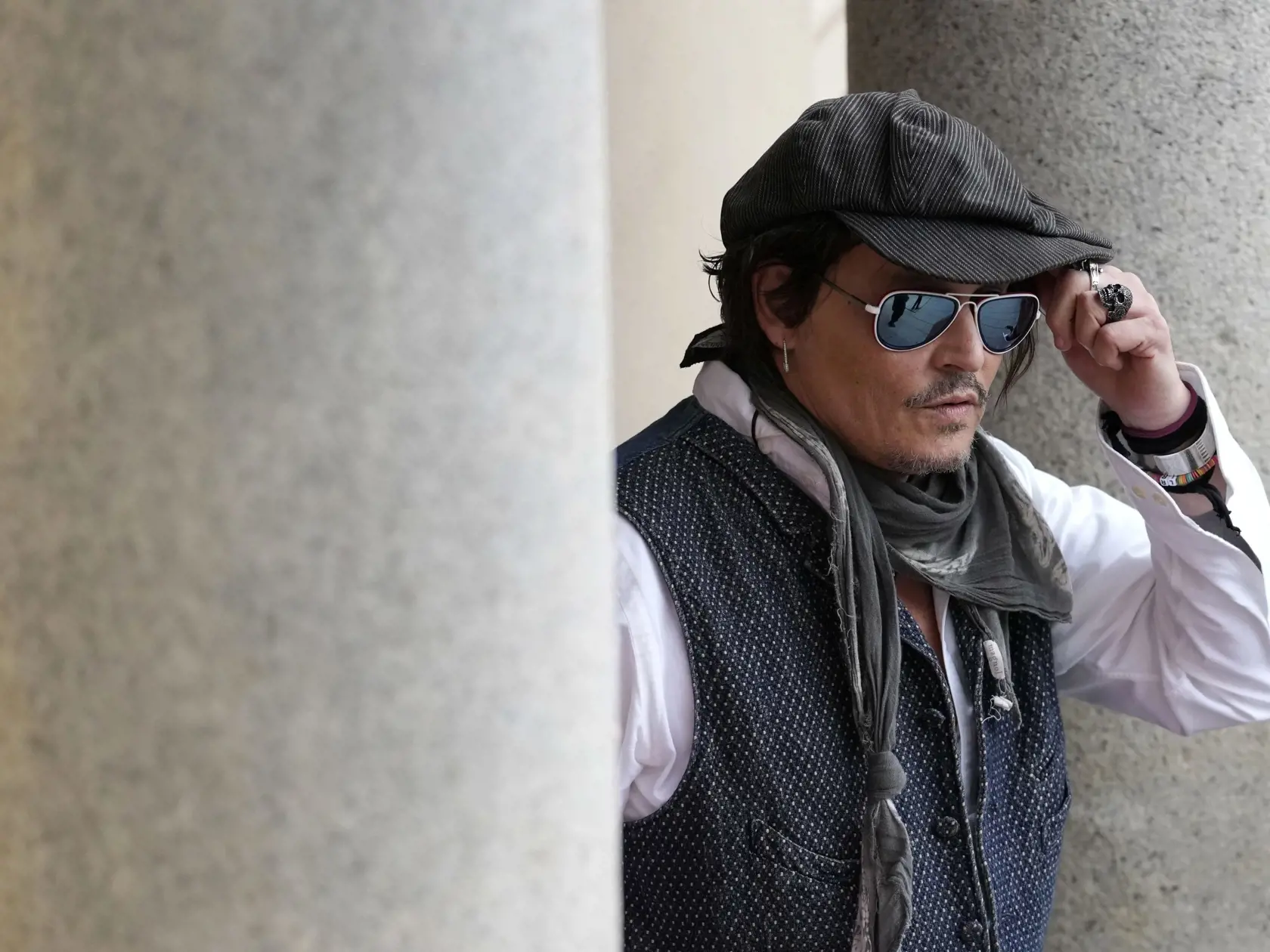 WA 37 Karlove Vary - Americký herec Johnny Depp zdraví fanúšikov počas 55. ročníka Medzinárodného filmového festivalu v Karlových Varoch (KVIFF) v sobotu 28. augusta 2021. FOTO TASR/AP

US actor Johnny Depp arrives to greet fans, during the 55th Karlovy Vary International Film Festival in Karlovy Vary, Czech Republic, Saturday, Aug. 28, 2021. (AP Photo/Petr David Josek)
