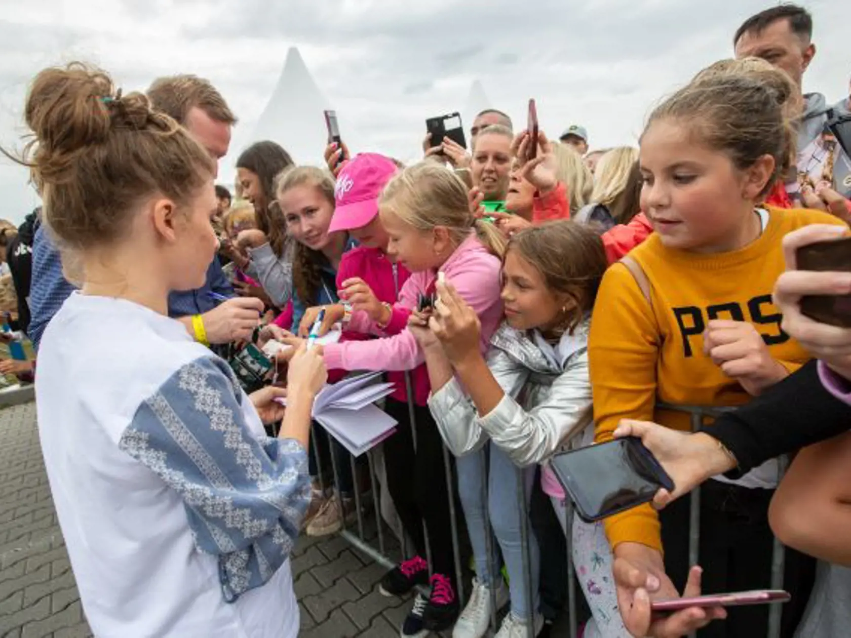 Fotku či podpis obľúbenej hviezdy mohli ich fanúšikovia získať počas Dňa otvorených dverí v žlto-modrej televízii.
