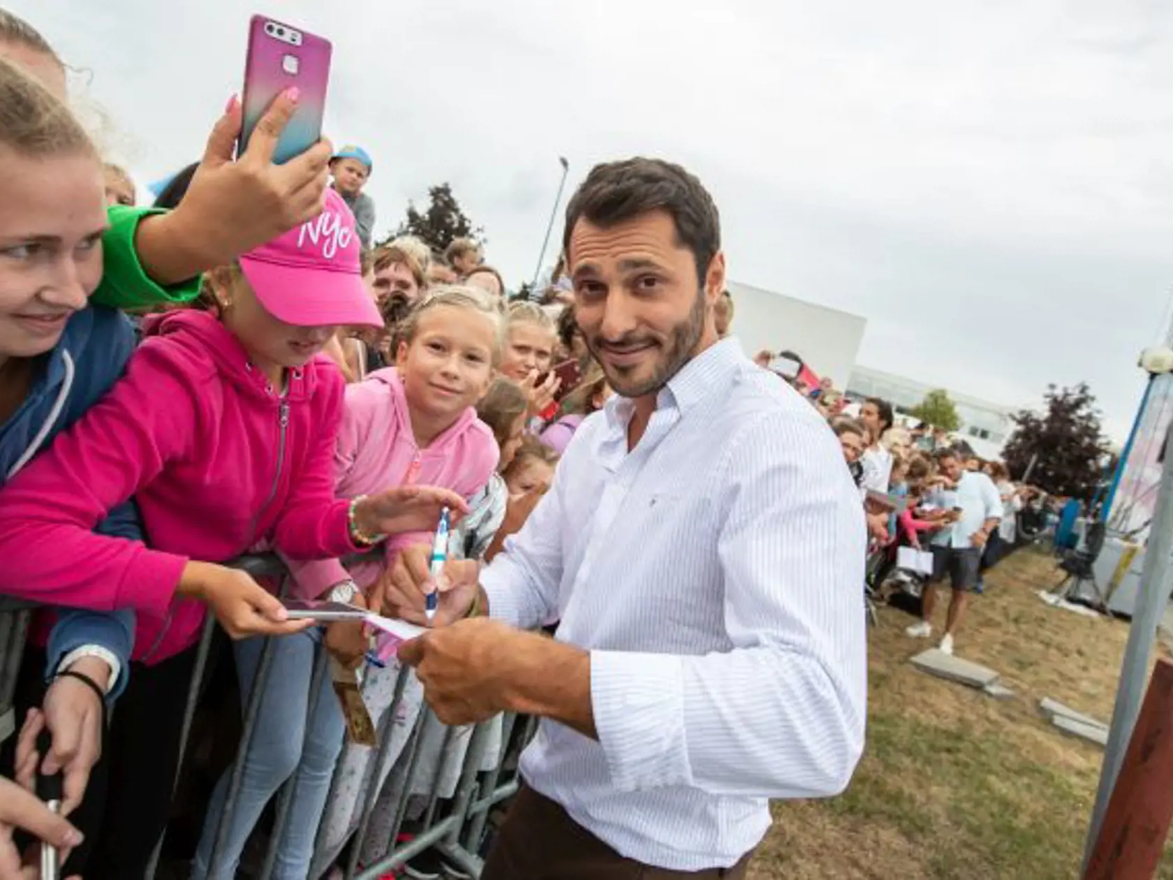 Fotku či podpis obľúbenej hviezdy mohli ich fanúšikovia získať počas Dňa otvorených dverí v žlto-modrej televízii.