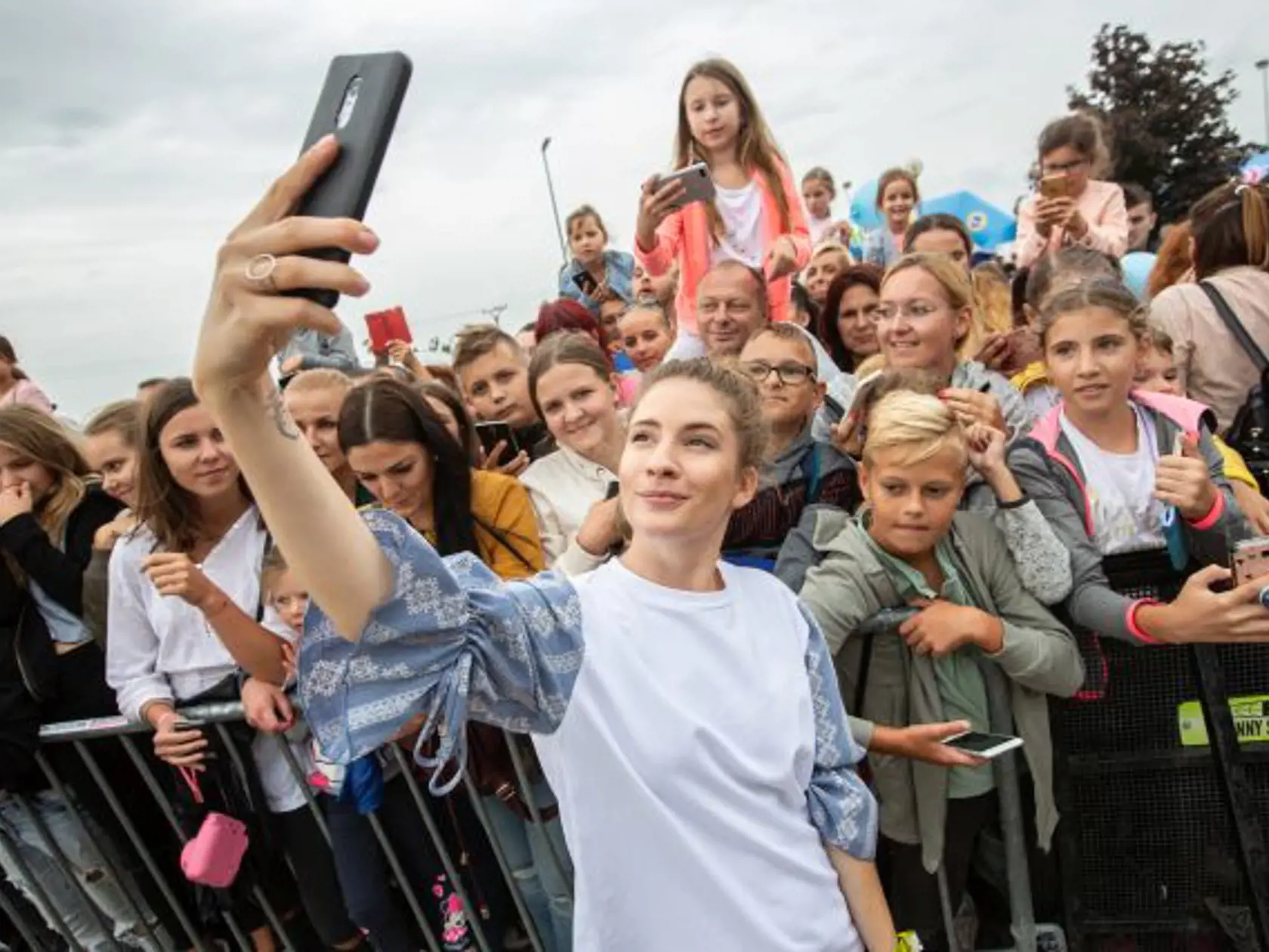 Fotku či podpis obľúbenej hviezdy mohli ich fanúšikovia získať počas Dňa otvorených dverí v žlto-modrej televízii.