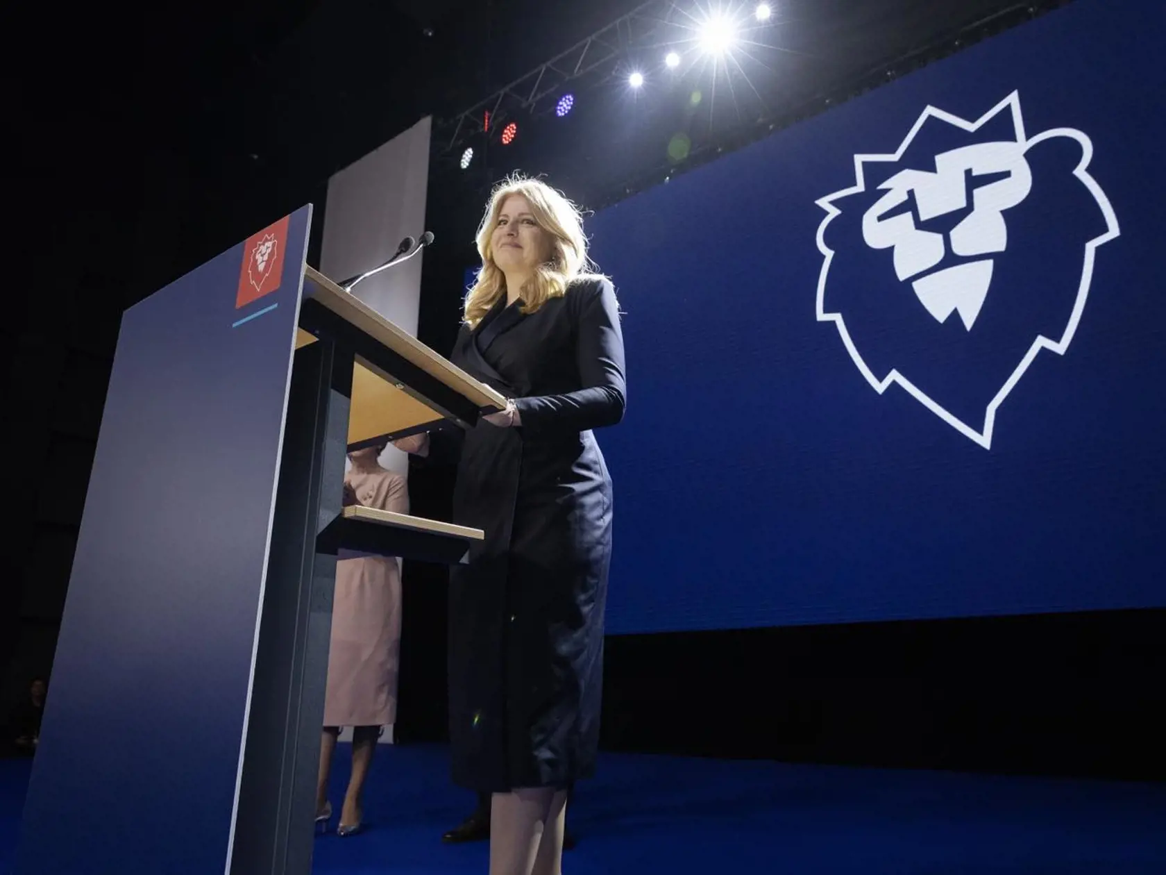 Zuzana Čaputová počas príhovoru vo volebnom štábe Petra Pavela.