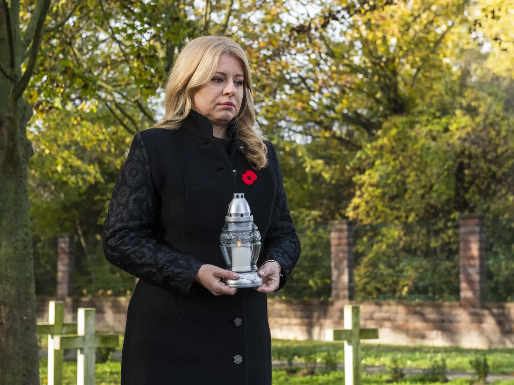 Na snímke prezidentka Zuzana Čaputová počas pietneho aktu pri príležitosti Dňa vojnových veteránov na Vojenskom cintoríne Petržalka - Kopčany v Bratislave 11. novembra 2022.