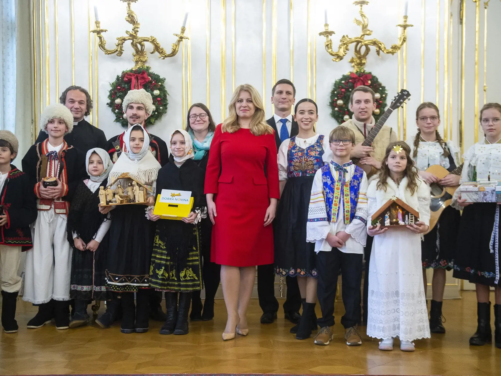 Na snímke prezidentka Zuzana Čaputová (uprostred) prijala koledníkov Dobrej noviny - dobrovoľníkov z obcí Podkonice a Kátlovce v Prezidentskom paláci 9. januára 2023 v Bratislave.