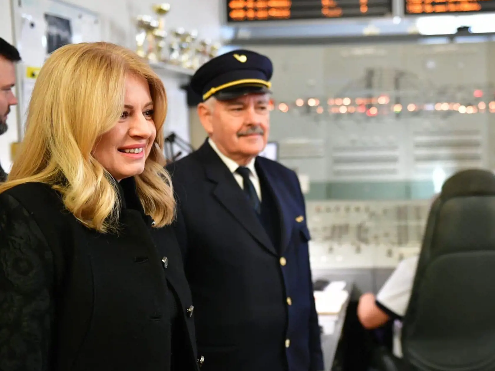 Prezidentka Zuzana Čaputová navštívila počas Štedrého dňa železničiarov, hasičov a vodárenských pracovníkov. Všetkým poďakovala za celoročnú službu a rovnako aj za to, že netrávia Vianoce doma, ale v práci.