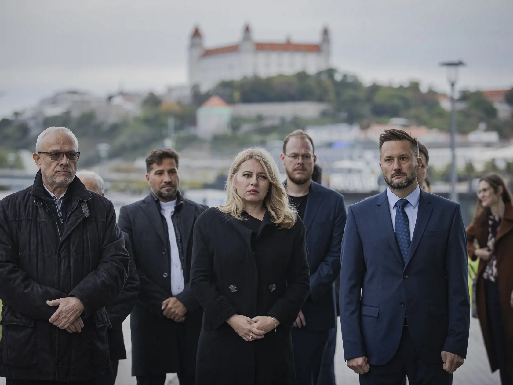Prezidentka Slovenskej republiky Zuzana Čaputová sa zúčastnila na otvorení zrekonštruovaného Pamätníka obetiam extrémizmu od autorov Pavla Brnu a Pavla Dubinu. Na snímke Daniel Tupý starší, Zuzana Čaputová a primátor Bratislavy Matúš Vallo.