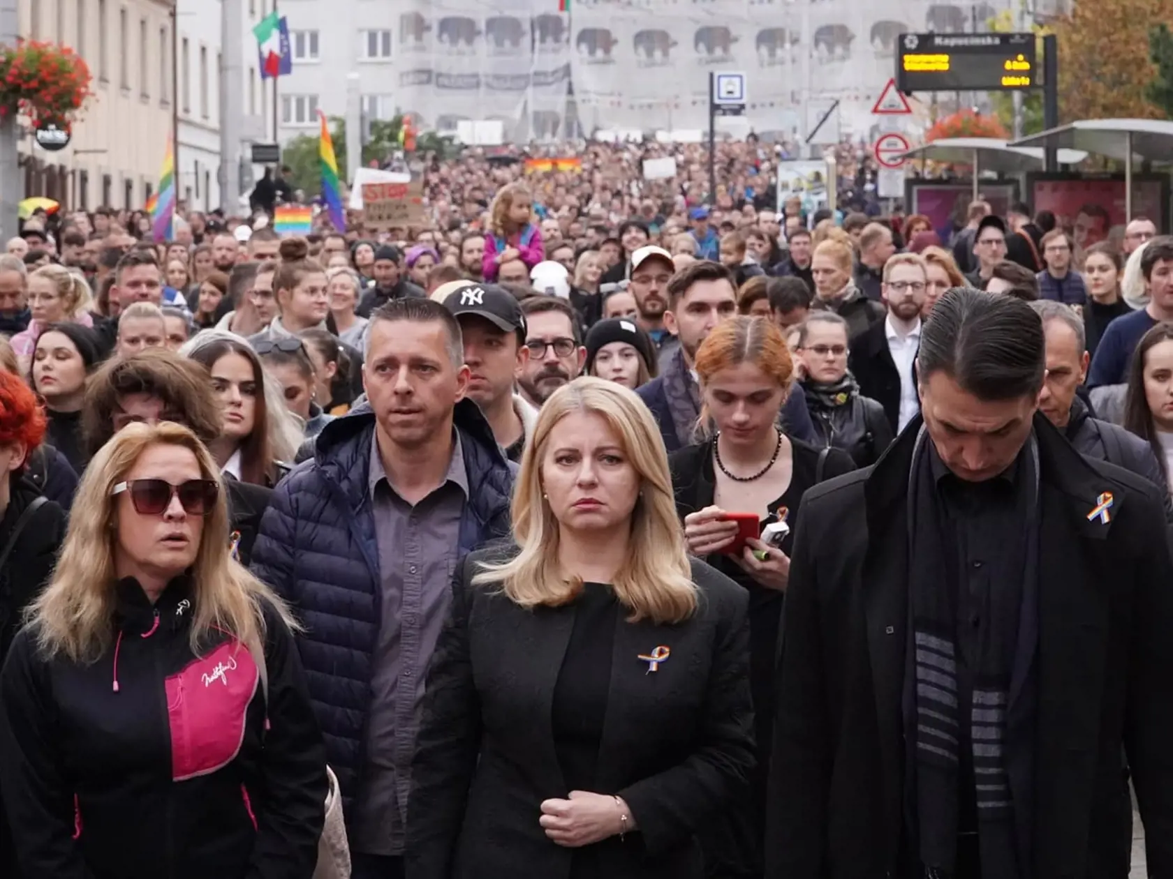 Pochodu proti nenávisti voči LGBTI komunite sa zúčastnila aj prezidentka Zuzana Čaputová. Taktiež vystúpila s príhovorom a potláčala slzy priamo na pódiu!