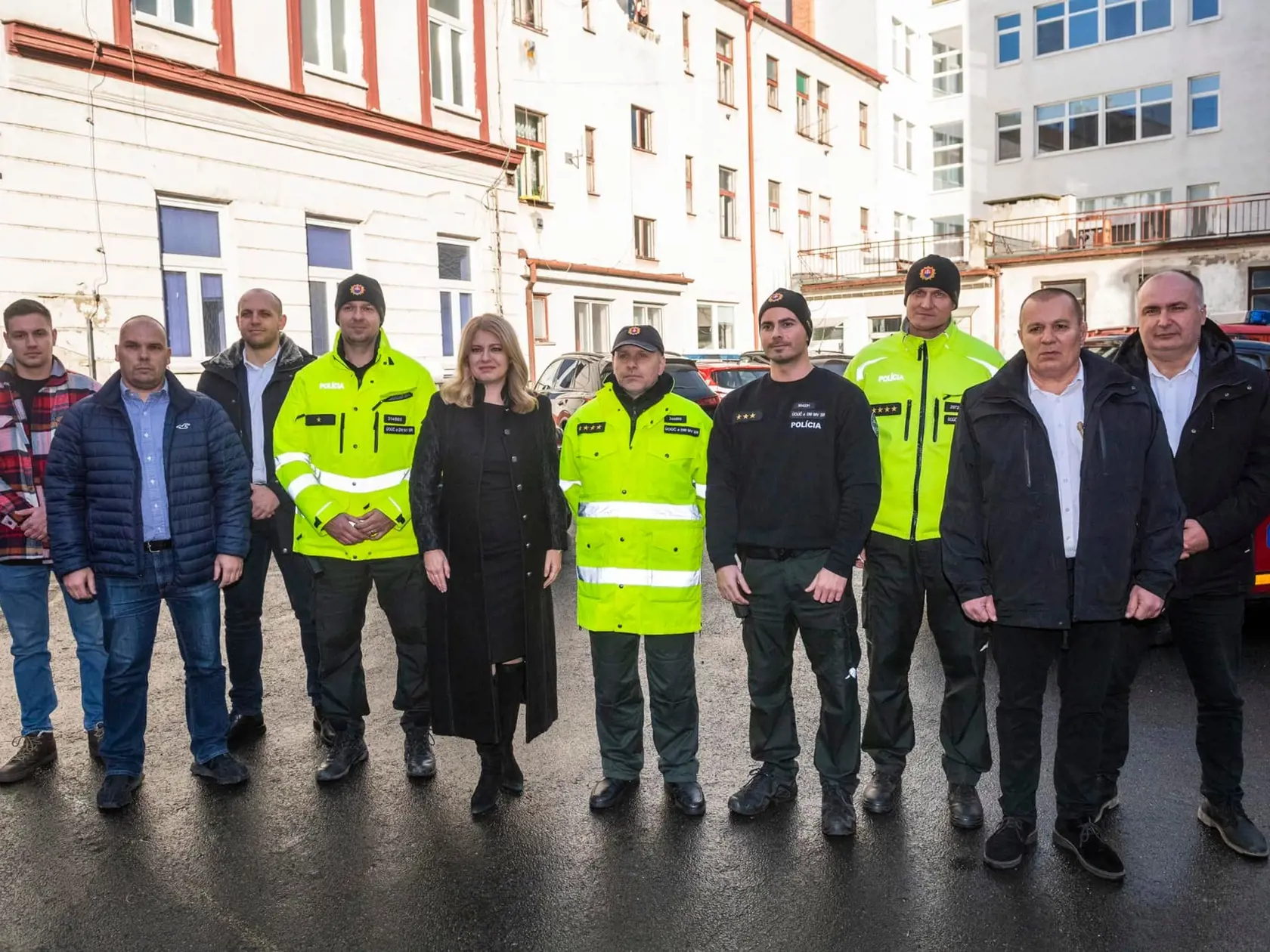 Prezidentka Zuzana Čaputová navštívila počas Štedrého dňa železničiarov, hasičov a vodárenských pracovníkov. Všetkým poďakovala za celoročnú službu a rovnako aj za to, že netrávia Vianoce doma, ale v práci.