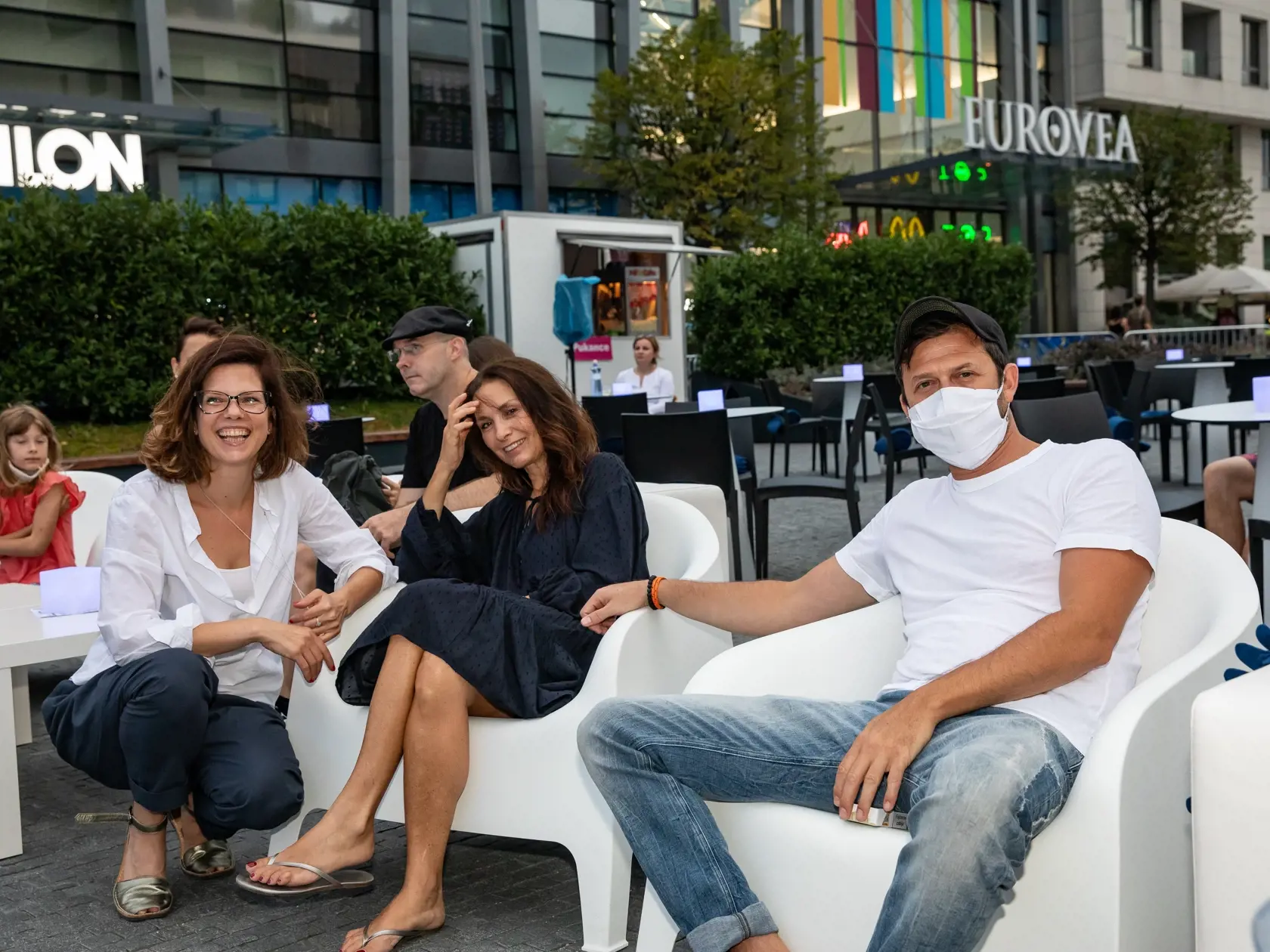 Kino pod hviezdami, pred SND a Euroveou. Na snímke je Alexander Bárta a Henrieta Mičkovicová.