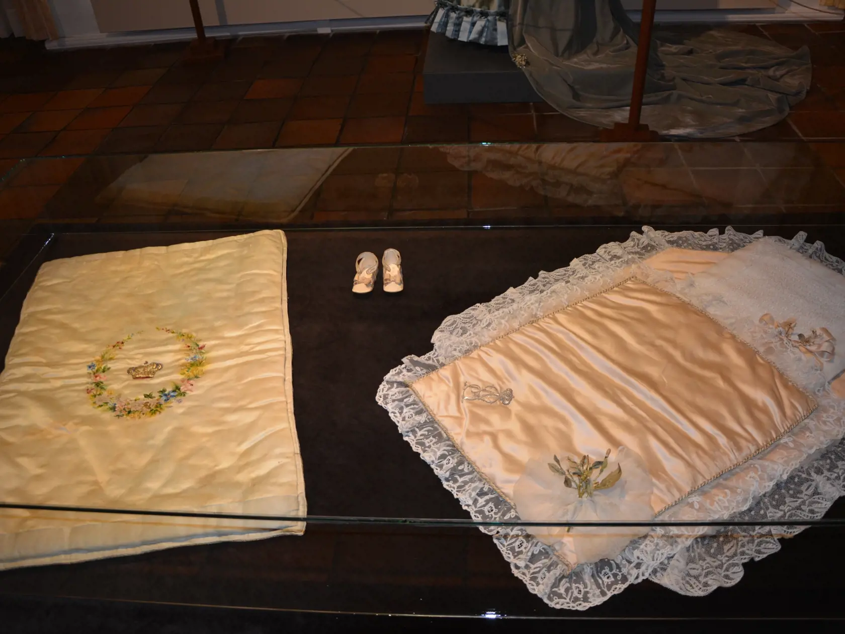 Expozícia kráľovských princezien Caroliny a Isabely, ktoré žili na hrade v Starej Ľubovni.
