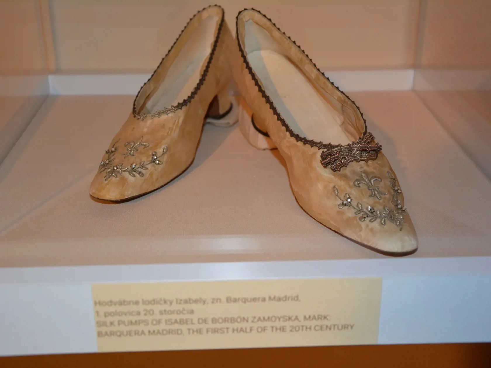 Expozícia kráľovských princezien Caroliny a Isabely, ktoré žili na hrade v Starej Ľubovni.