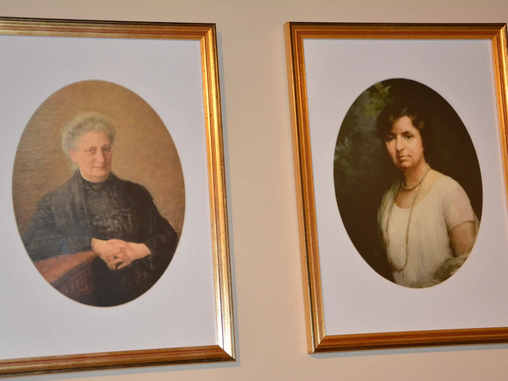 Expozícia kráľovských princezien Caroliny a Isabely, ktoré žili na hrade v Starej Ľubovni.