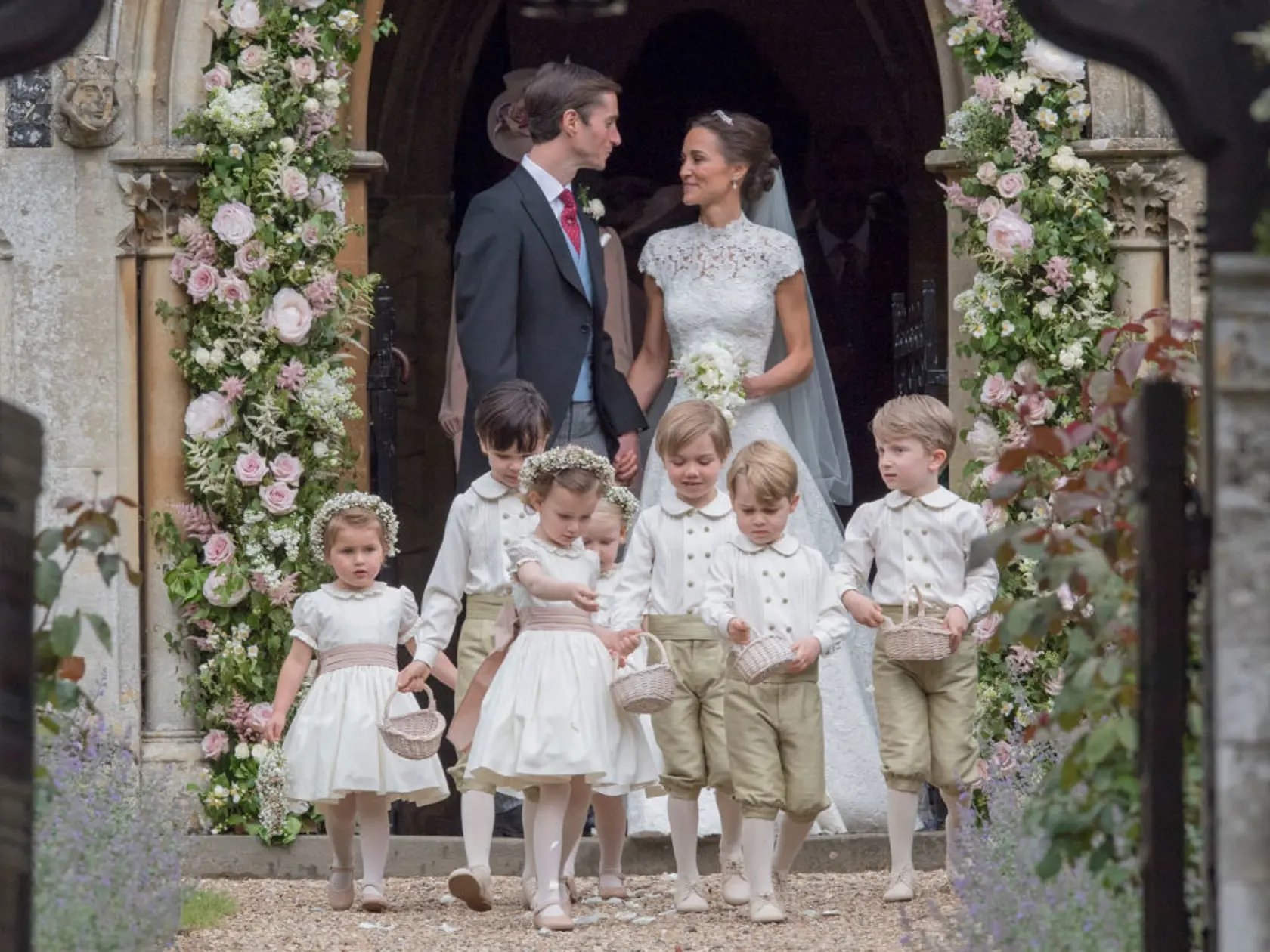 ENGLEFIELD GREEN, ENGLAND - MAY 20: Pippa Middleton and James Matthews leave St Mark's Church following their wedding on May 20, 2017 in Englefield, England.(Photo by Arthur Edwards - WPA Pool/Getty Images)