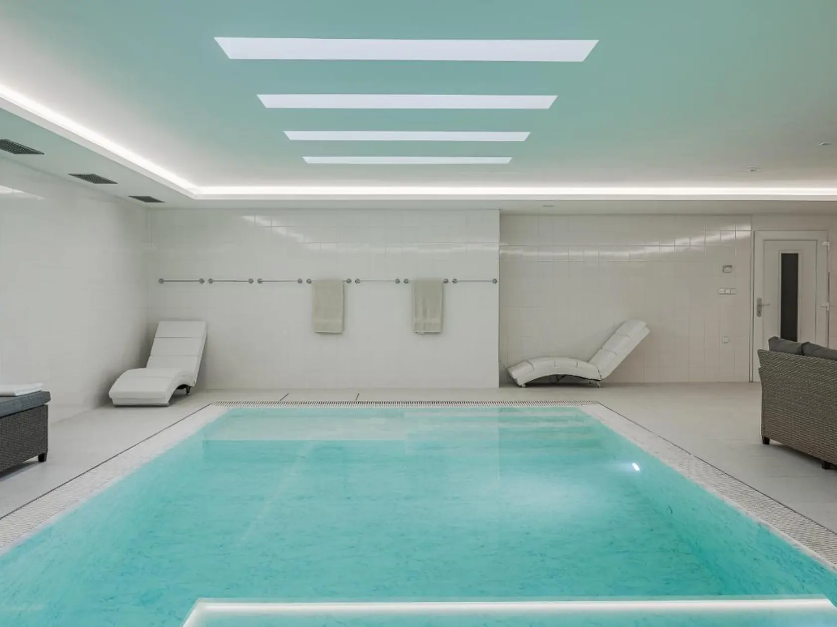 Z Gottovej vily je rýchlohotel! Relaxovať tu môžete aj v bazéne.