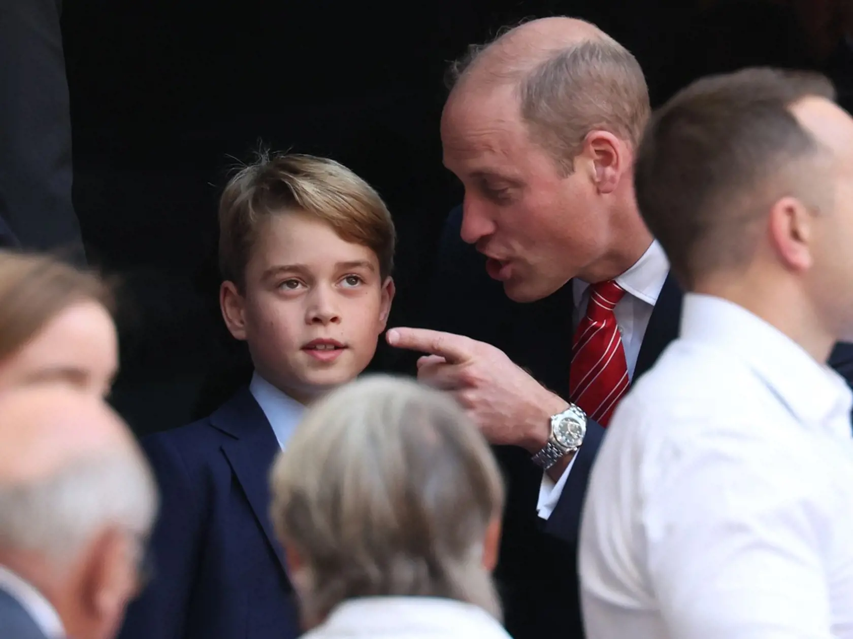 Princ William v jednej chvíli vyzeral, akoby Georgea napomínal.