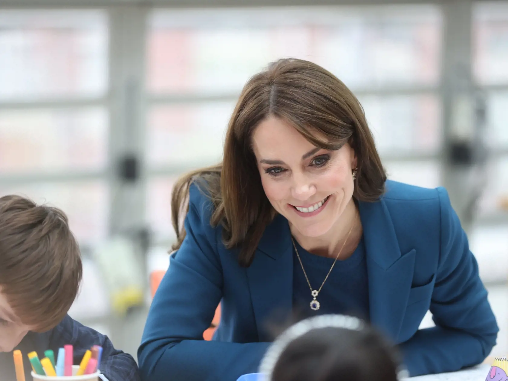 Prominentný tenisový klub Hurlingham si obľúbila aj britská vojvodkyňa Kate Middleton. Princezná z Walesu do rozsiahleho trávnatého areálu vodí aj svojho syna, princa Georgea, ktorému platí hodiny tenisu za 1400 libier ročne. Teraz čelí klub škandálu kvôli nevhodnému správaniu členov.