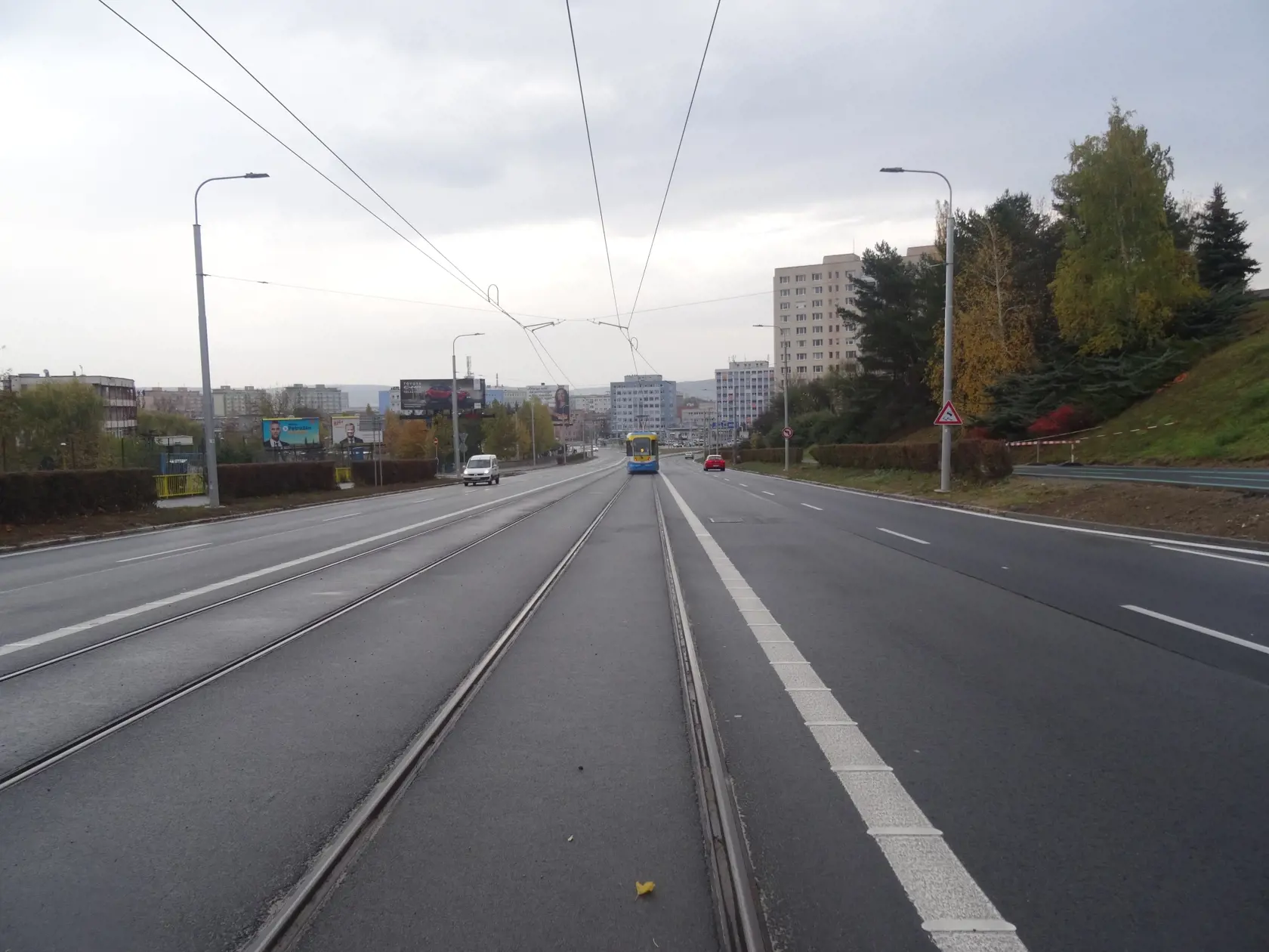 Pri zjazde z Terasy  musia  na určenom mieste električky zastaviť.