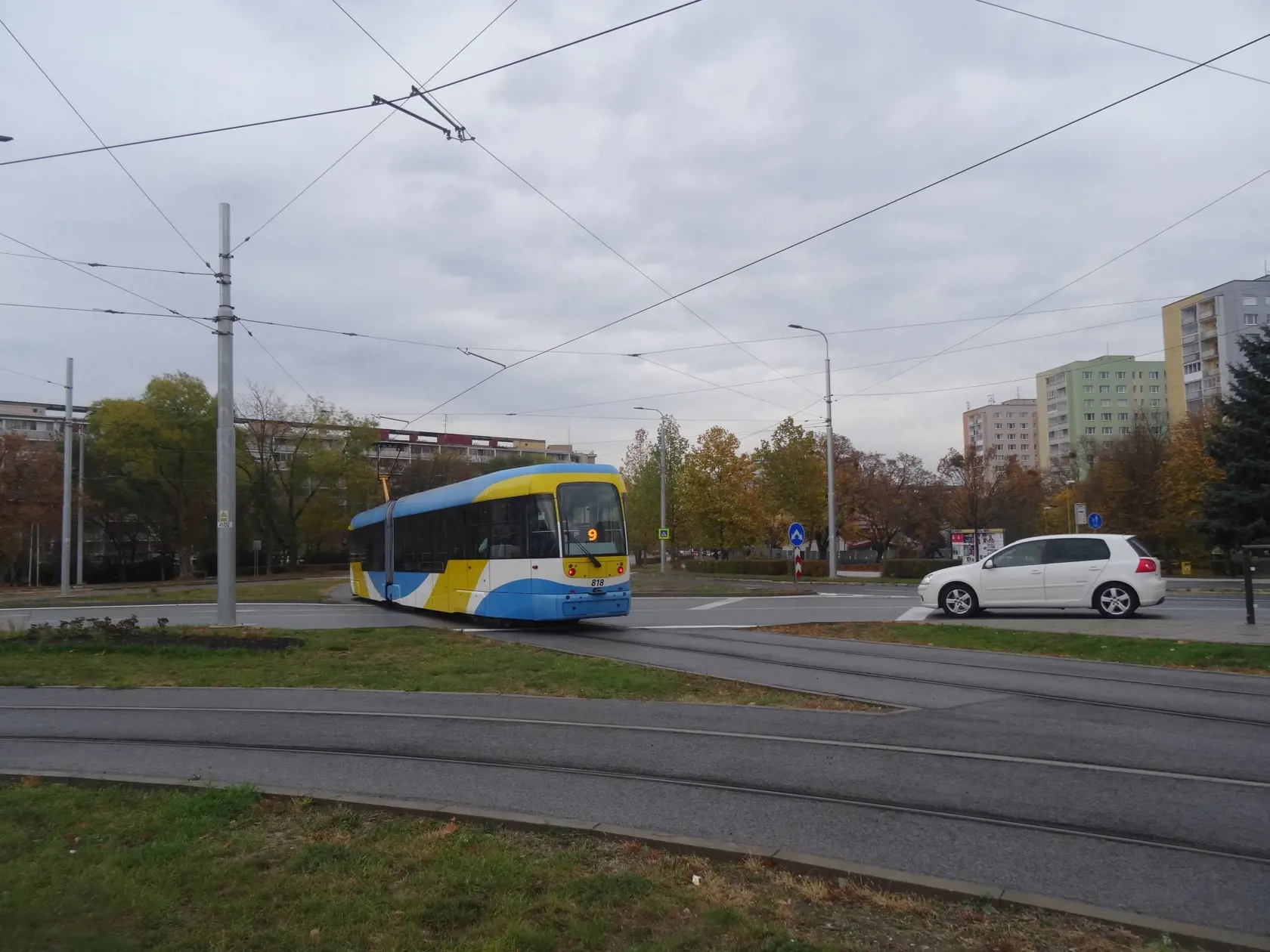 Riadna trasa električky vedie do centra mesta tak, ako je zachytene  na fotografii. Smrtiaca električka však vo veľkej rýchlosti prešla na koľajnice vpravo, kde sa prevrátila.