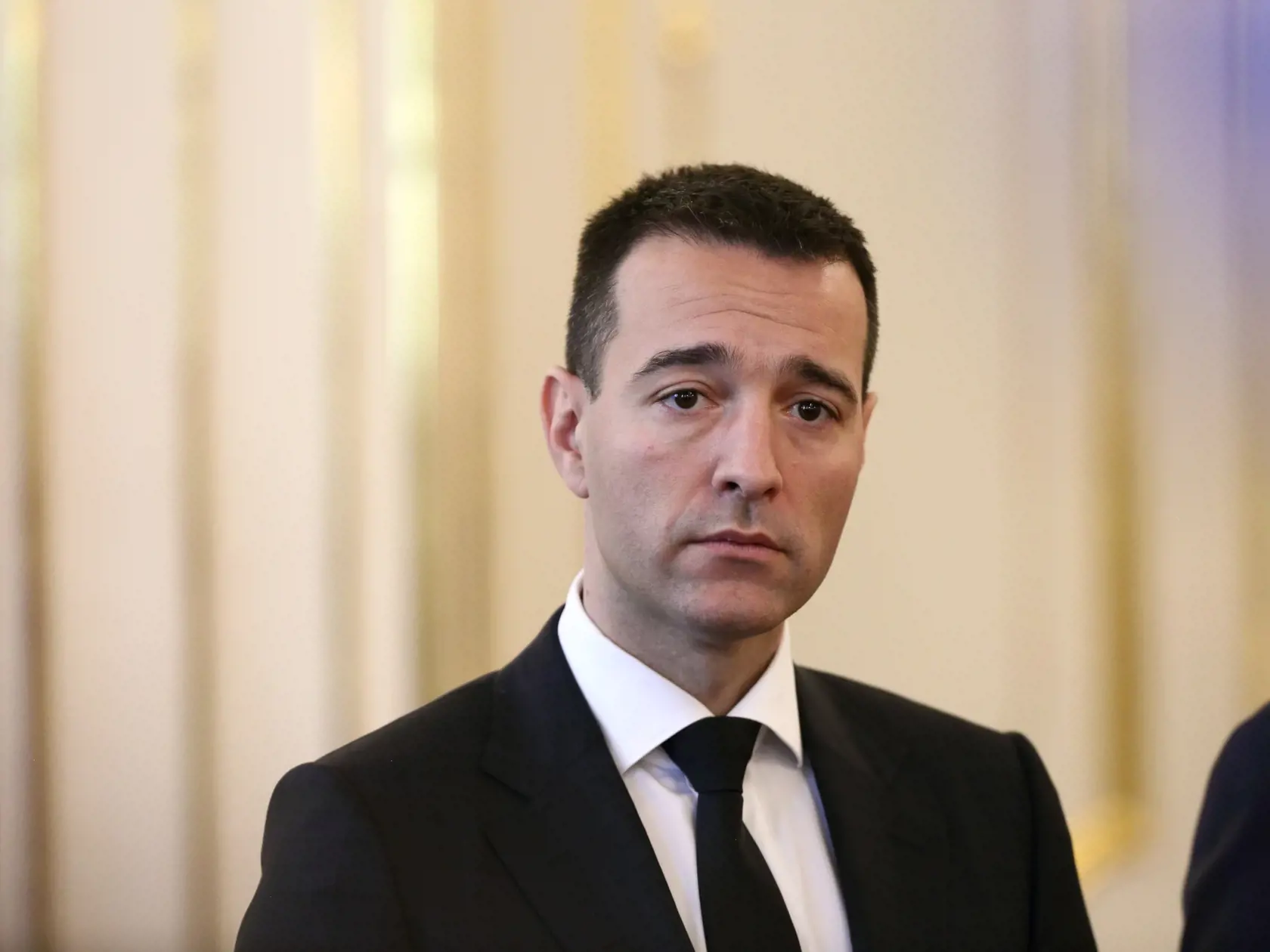 Na snímke minister vnútra Tomáš Drucker podáva demisu do rúk prezidenta SR.