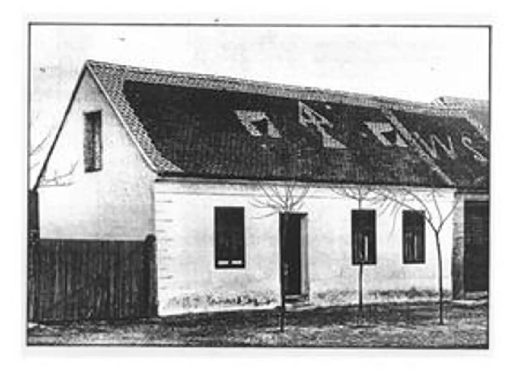 Masarykovský domček na historickej fotografii. V Kopčanoch sa narodil otec prvého československého prezidenta T. G. Masaryka. Kopčanci sú však presvedčení, že ich obec je tiež rodiskom samotného prezidenta, ktorý sa narodil 7. marca 1850. Toto tvrdenie podporené nepriamymi dôkazmi vydal v knižnej podobe rodák z Kopčian Jozef Michaláč v roku 2007 pod názvom T. G. Masaryk a kopčianska legenda. Masaryk  je zapísaný na matrike v Hodoníne. Práve toto mesto sa uvádza aj vo všetkých zdrojoch ako jeho rodisko. Oficiálny Masarykov rodný dom  už dnes nestojí. Zbúrali ho ešte v 19. storočí a mesto Hodonín postavilo na jeho mieste internát pre nemeckých študentov.