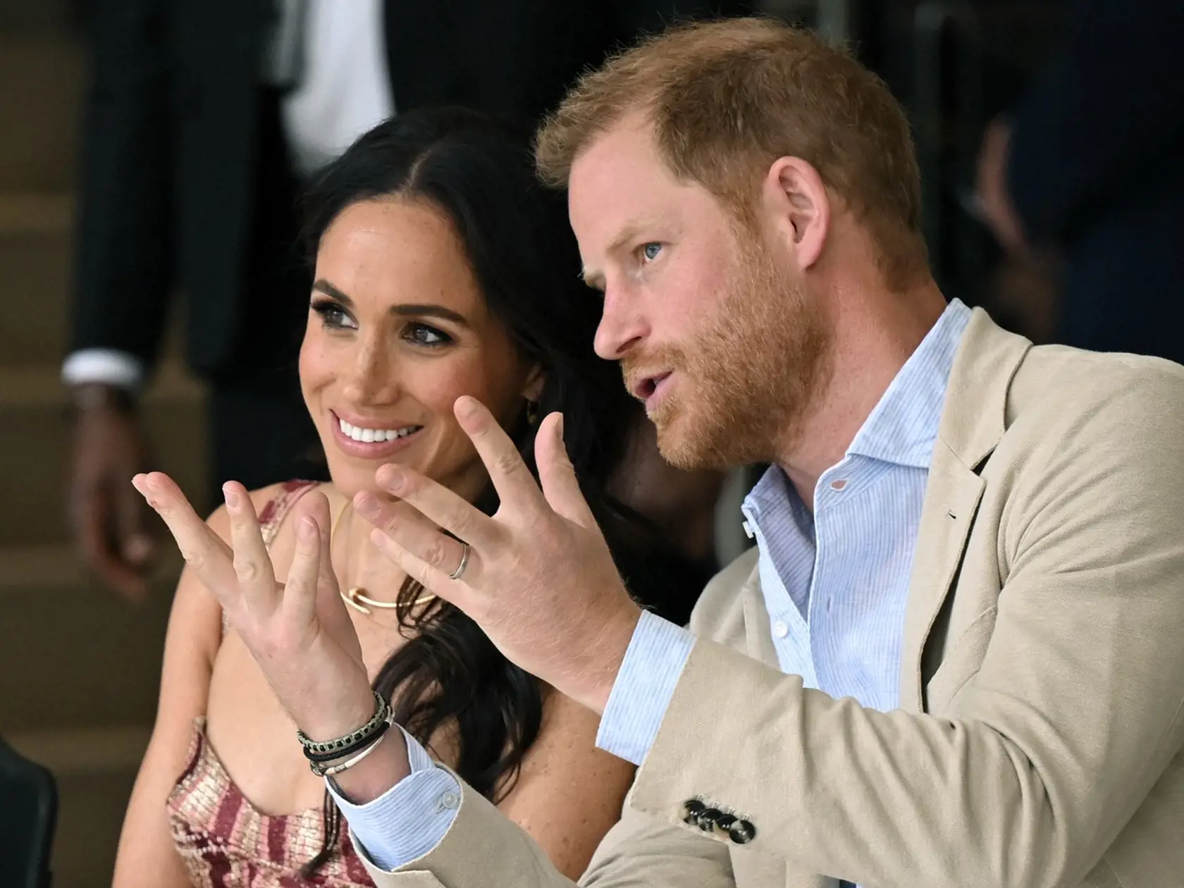 Vojvodkyňa Meghan a princ Harry počas uvítacieho ceremoniálu