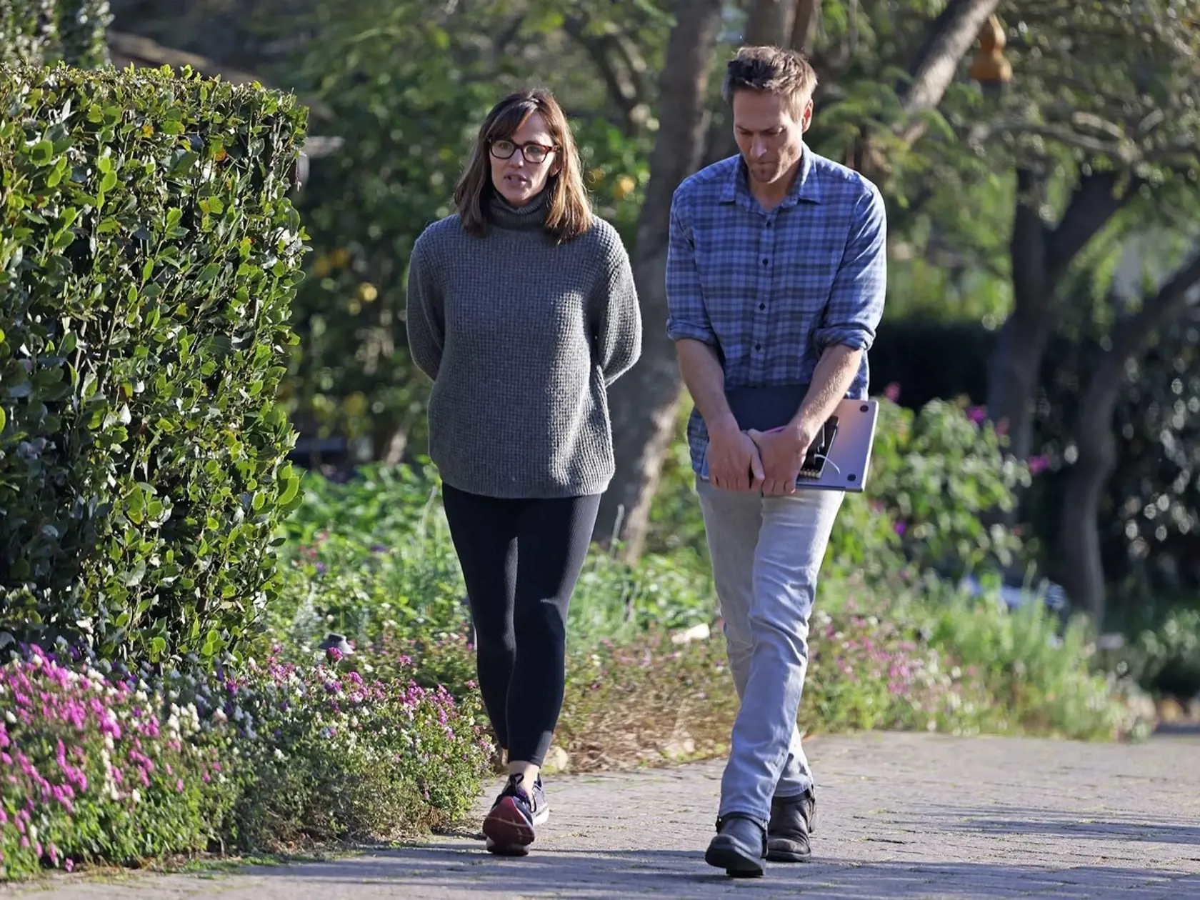 Herečka Jennifer Garner (50) sa po rozvode s Ben Affleckom neobjavovala na verejnosti so žiadnym mužom. Hoci sa šepkalo o jej novom vzťahu s podnikateľom Johnom Millerom (45) už dlhšie, známa dvojica vyšla s pravdou von až teraz.