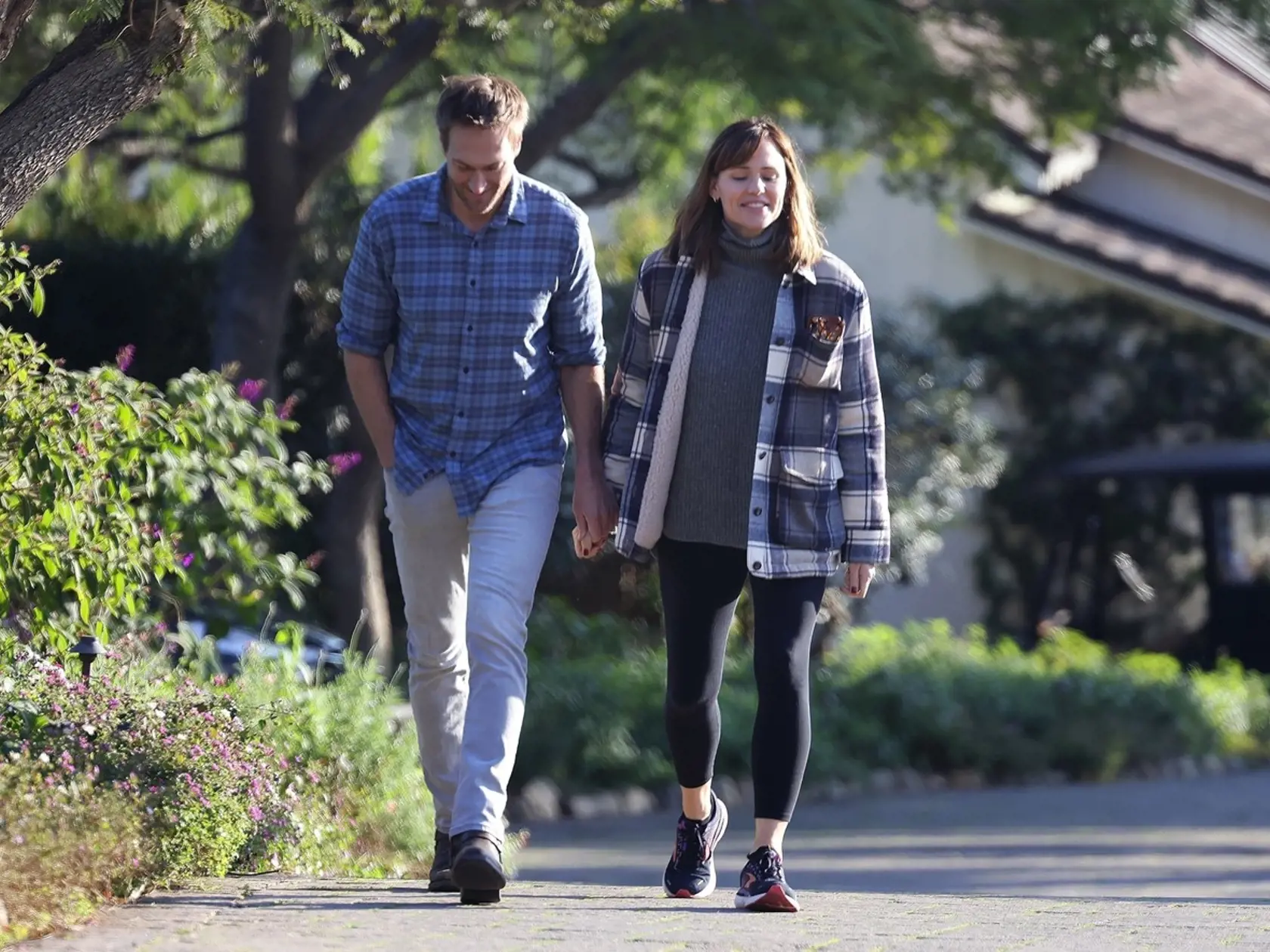 Herečka Jennifer Garner (50) sa po rozvode s Ben Affleckom neobjavovala na verejnosti so žiadnym mužom. Hoci sa šepkalo o jej novom vzťahu s podnikateľom Johnom Millerom (45) už dlhšie, známa dvojica vyšla s pravdou von až teraz.