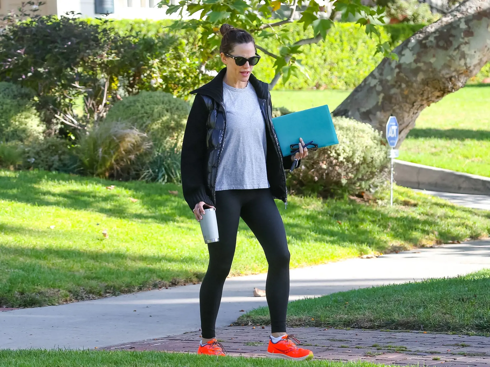 Krásna herečka Jennifer Garner má síce šťastie na filmy a bohatú kariéru, jej súkromný život je však opradený bolestivým rozvodom s Benom Afflecom. Zatiaľ čo si herec užívaj nové manželstvo s Jennifer Lopez, jeho bývalá polovička si konečne našla muža až teraz.