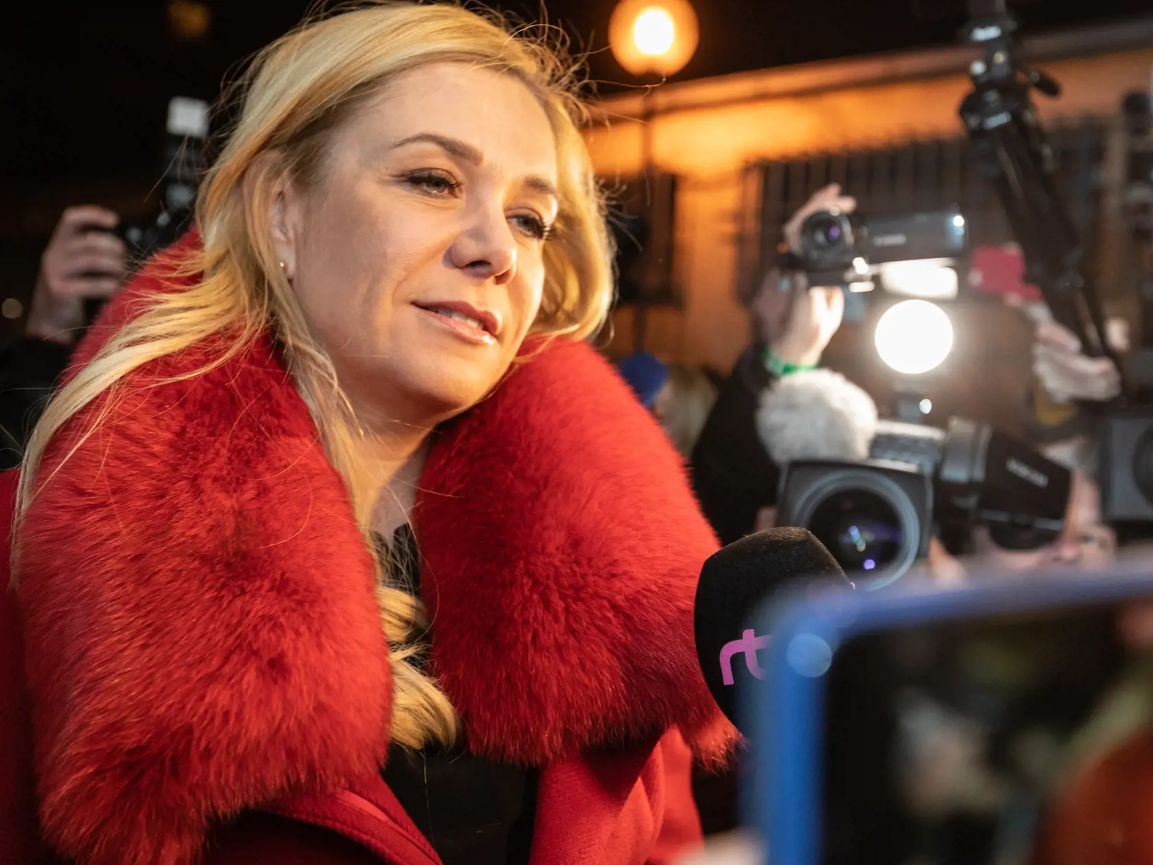 Príchody členov strany Smer-SD do volebného štábu na Súmračnej ulici v Bratislave. Na fotke je exministerka vnútra Denisa Saková.