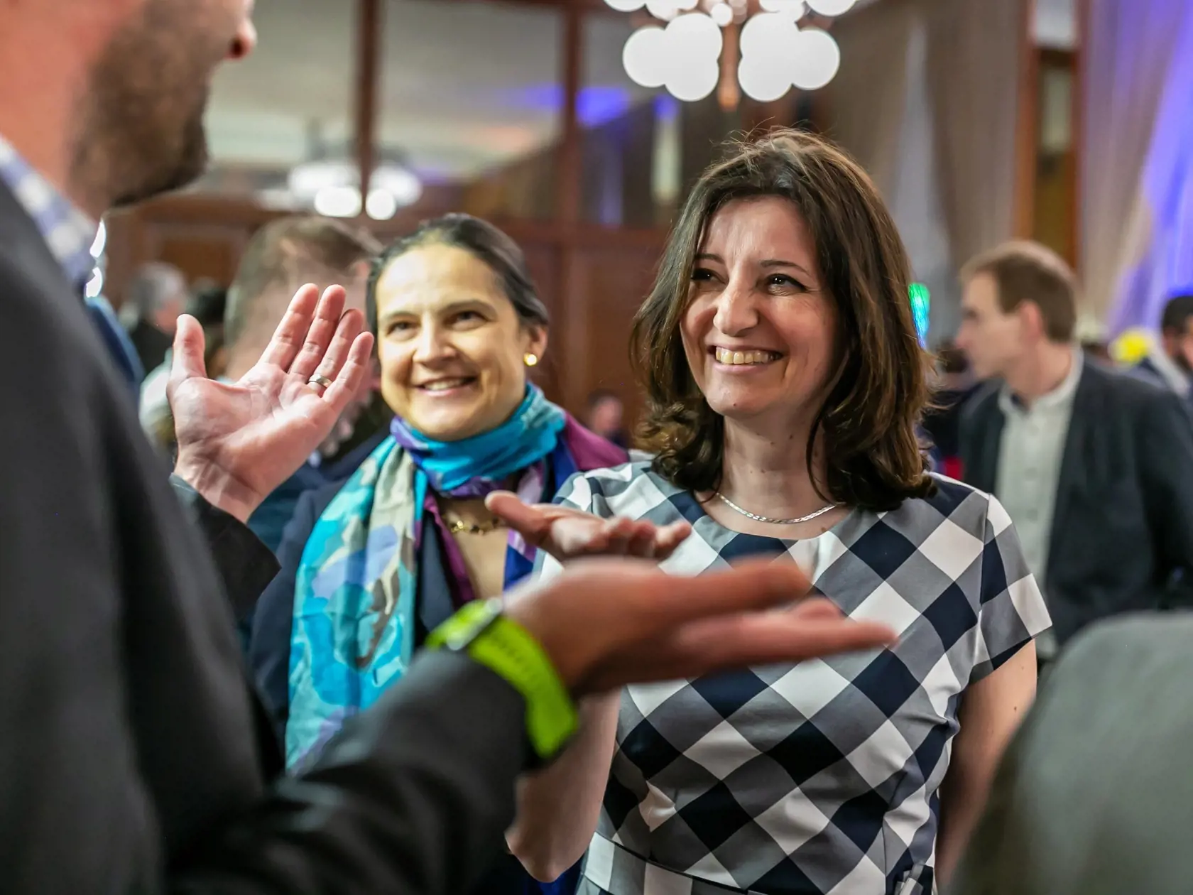 Jana Žitňanská a Mária Kolíková v centrále politickej strany Za ľudí počas volebnej noci do Národnej rady Slovenskej republiky, 29.2.2020.
