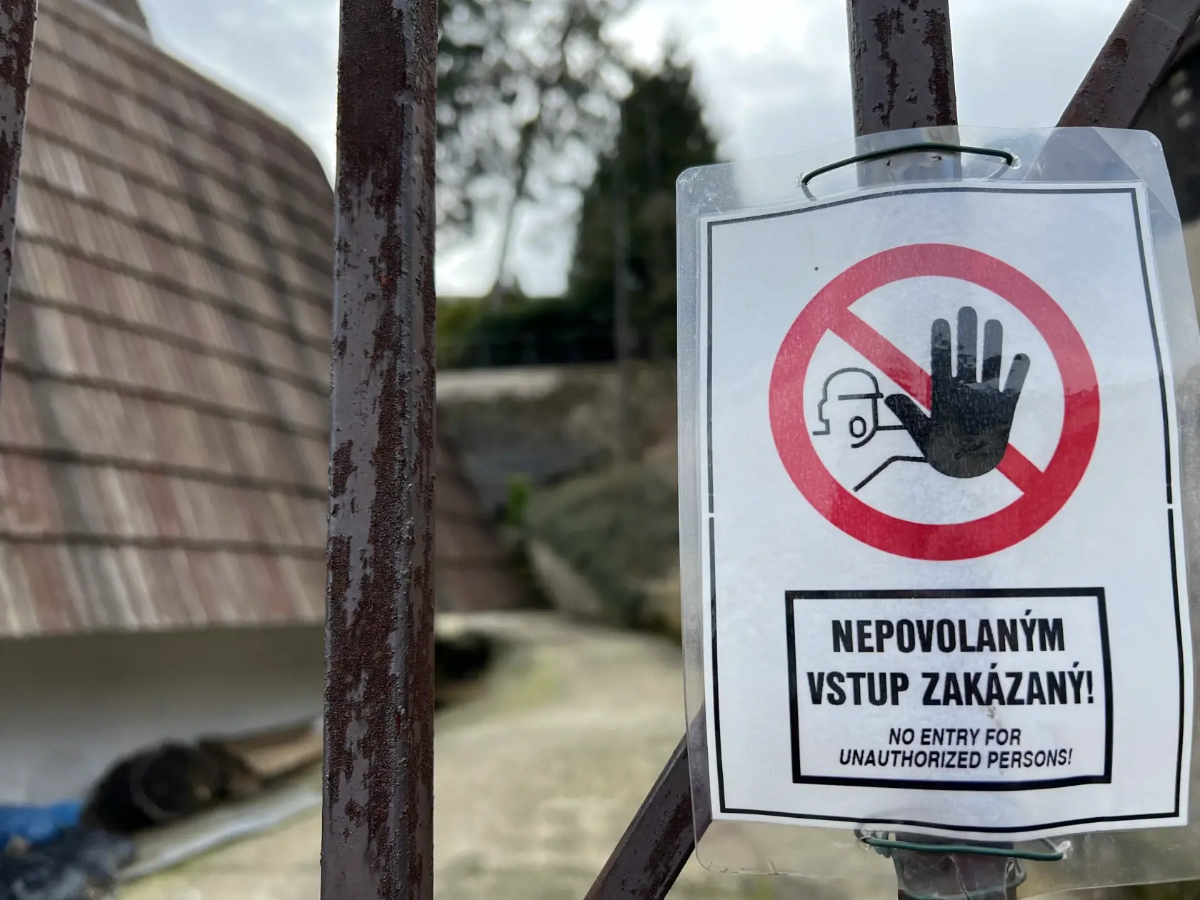 Aj napriek veľkej snahe aktuálnych nájomcov o jeho zveľadenie, sa naň podpísal zub času a majetok postupne chátra. Domáci len krútia hlavami.