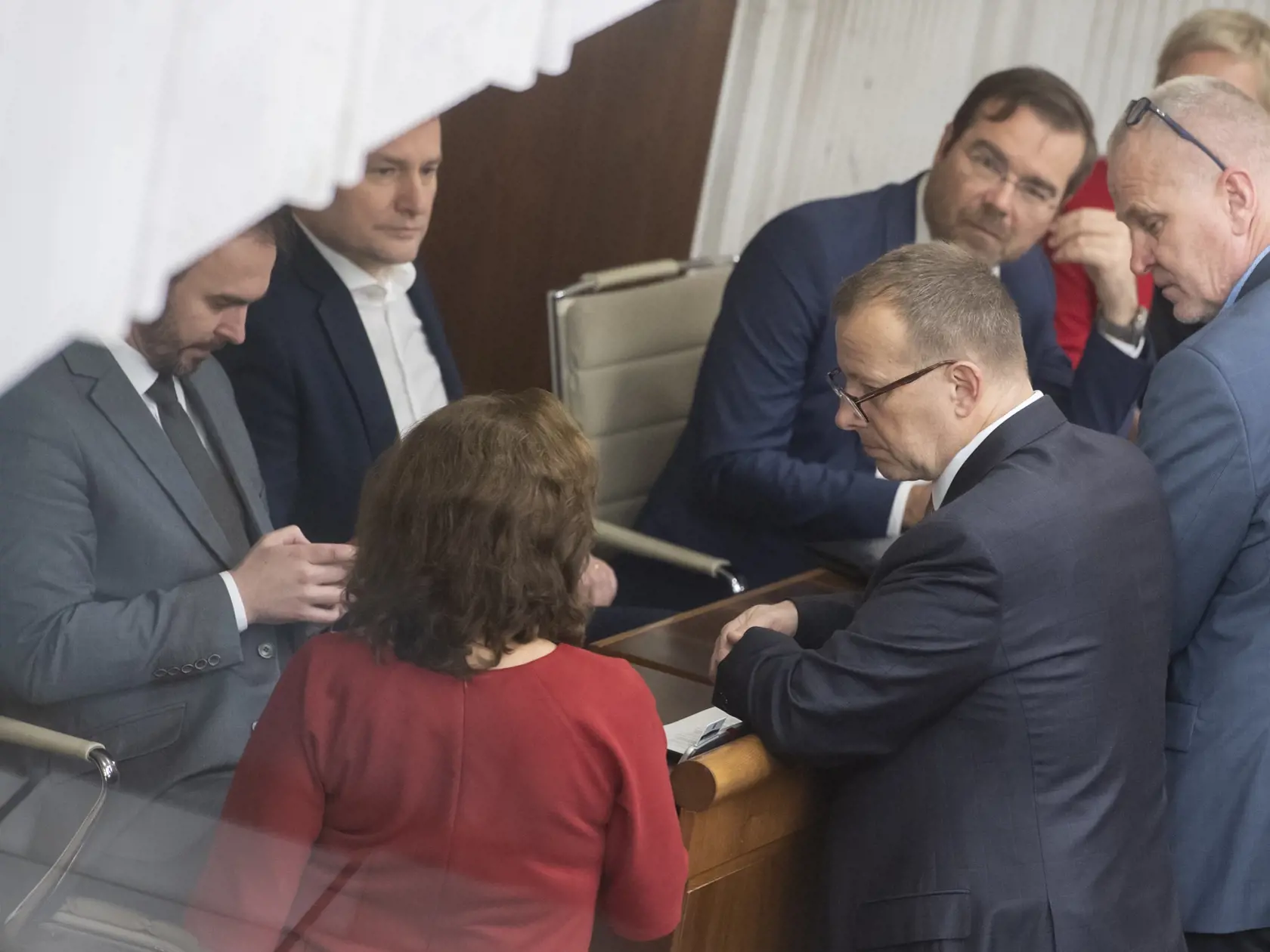 Na snímke zľava poslanci NRSR Michal Šipoš, Igor Matovič (obaja OĽANO), predseda parlamentu SR Boris Kollár (Sme rodina), poslanec Marek Krajčí (OĽANO) a Peter Vons (OĽANO) počas 78. schôdze NRSR 24. januára 2023 v Bratislave. FOTO TASR - Martin Baumann