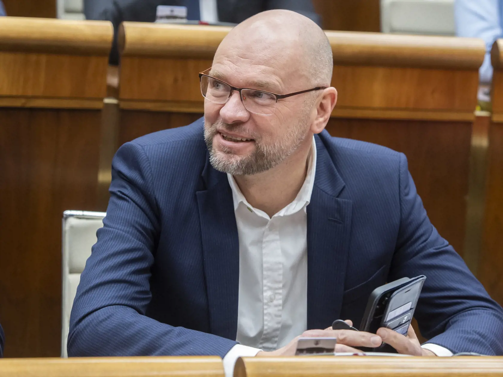 Na snímke poslanec NRSR Richard Sulík (SaS) po schválení termínu predčasných parlamentných volieb na 30. septembra 2023 počas 82. schôdze NRSR v Bratislave 31. januára 2023. Predčasné voľby do Národnej rady (NR) SR sa budú konať 30. septembra tohto roka. Vyplýva to z uznesenia o skrátení volebného obdobia, ktoré poslanci odsúhlasili v utorkovom hlasovaní. FOTO TASR - Martin Baumann