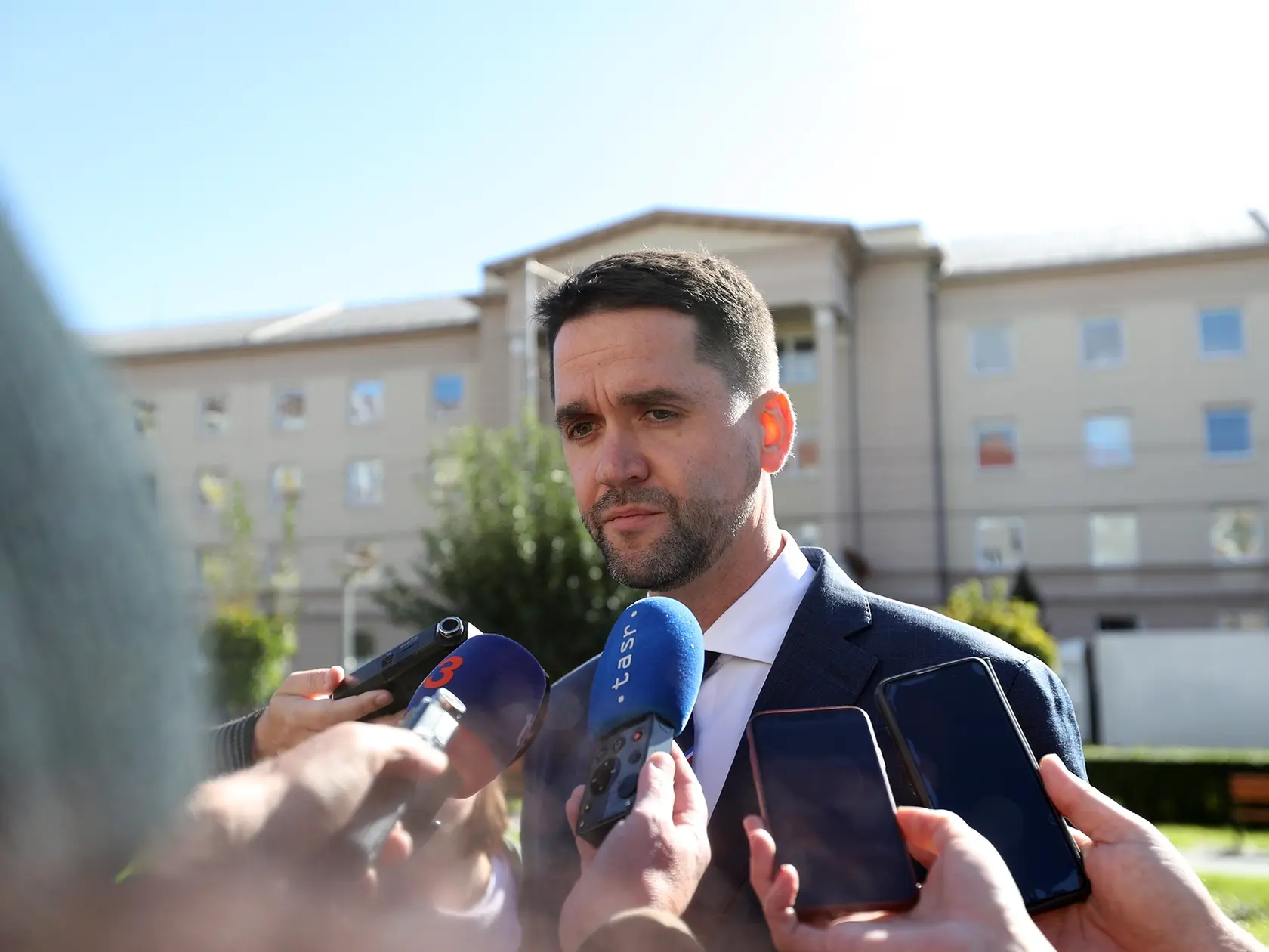 „Zastihla ma smutná správa o úmrtí pána Milana Marčoka. Krátko po prelome milénií stál tento pedagóg a akademik pri zrode krajskej samosprávy, ako ju poznáme dnes. V čase, keď sa na Slovensku tvorili základy regionálnej politiky, niesol zodpovednosť za ich napĺňanie práve v našom kraji,“ uviedol Lunter.
