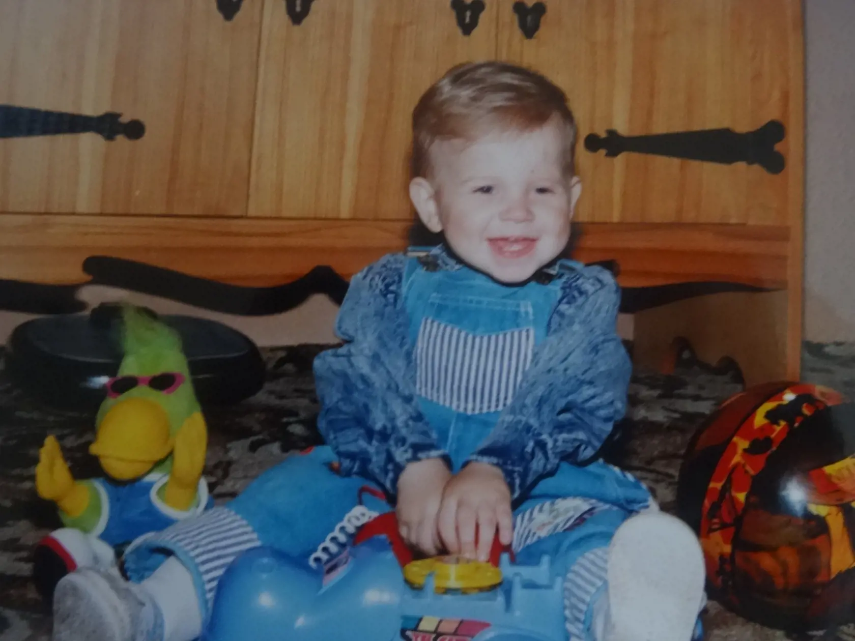 Jakubko sa mal pri starých rodičoch ako v bavlnke.  Mali ho veľmi radi a jeho smrť ich zlomila.