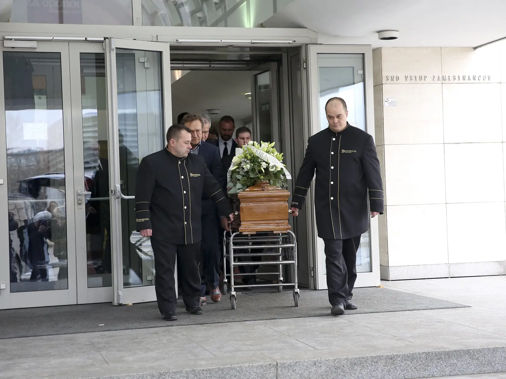 Na snímke pohreb slovenského herca Mariána Labudu v novej budove SND