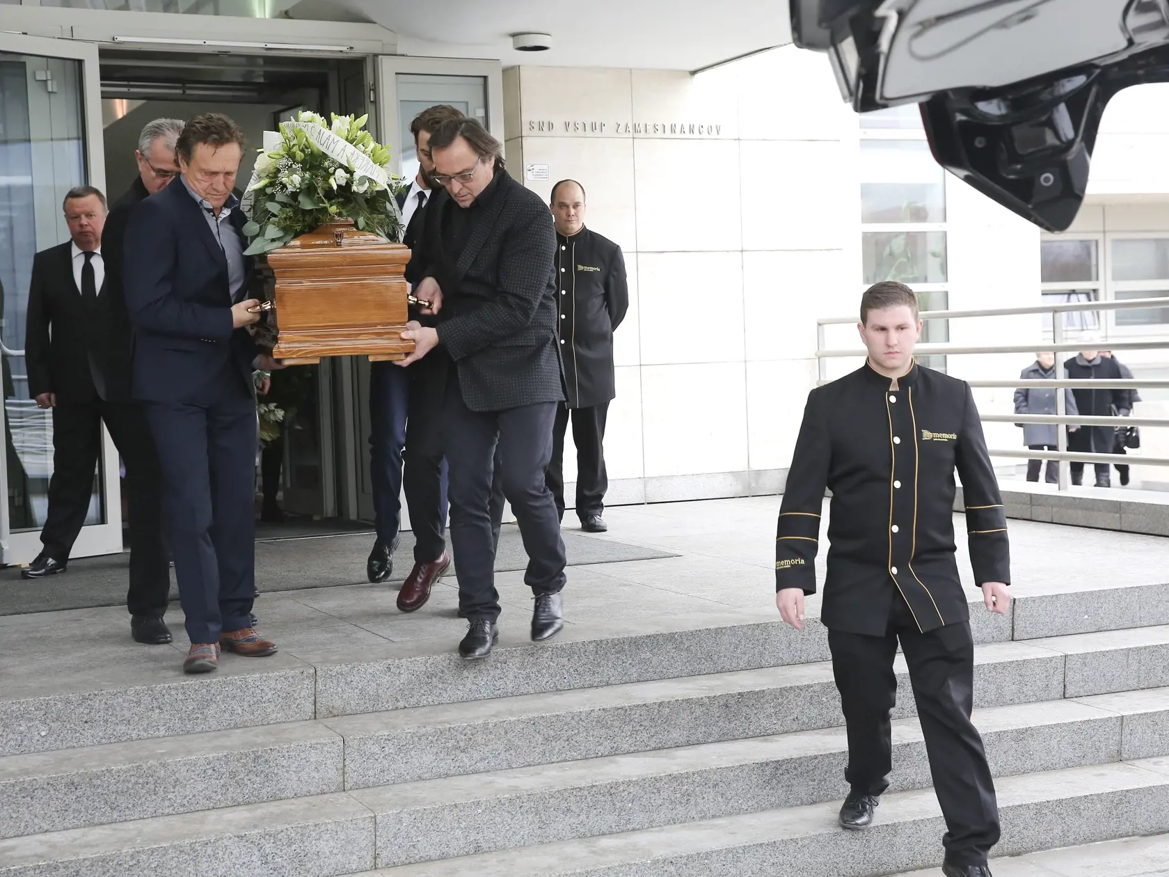 Na snímke pohreb slovenského herca Mariána Labudu v novej budove SND