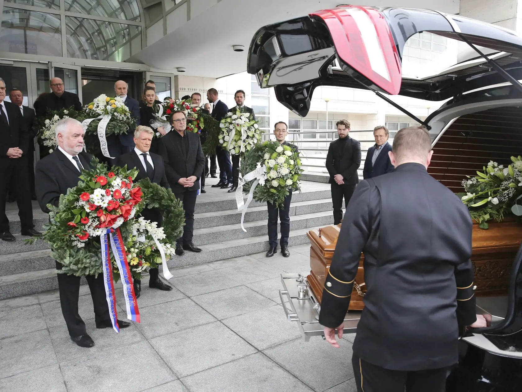 Na snímke pohreb slovenského herca Mariána Labudu v novej budove SND