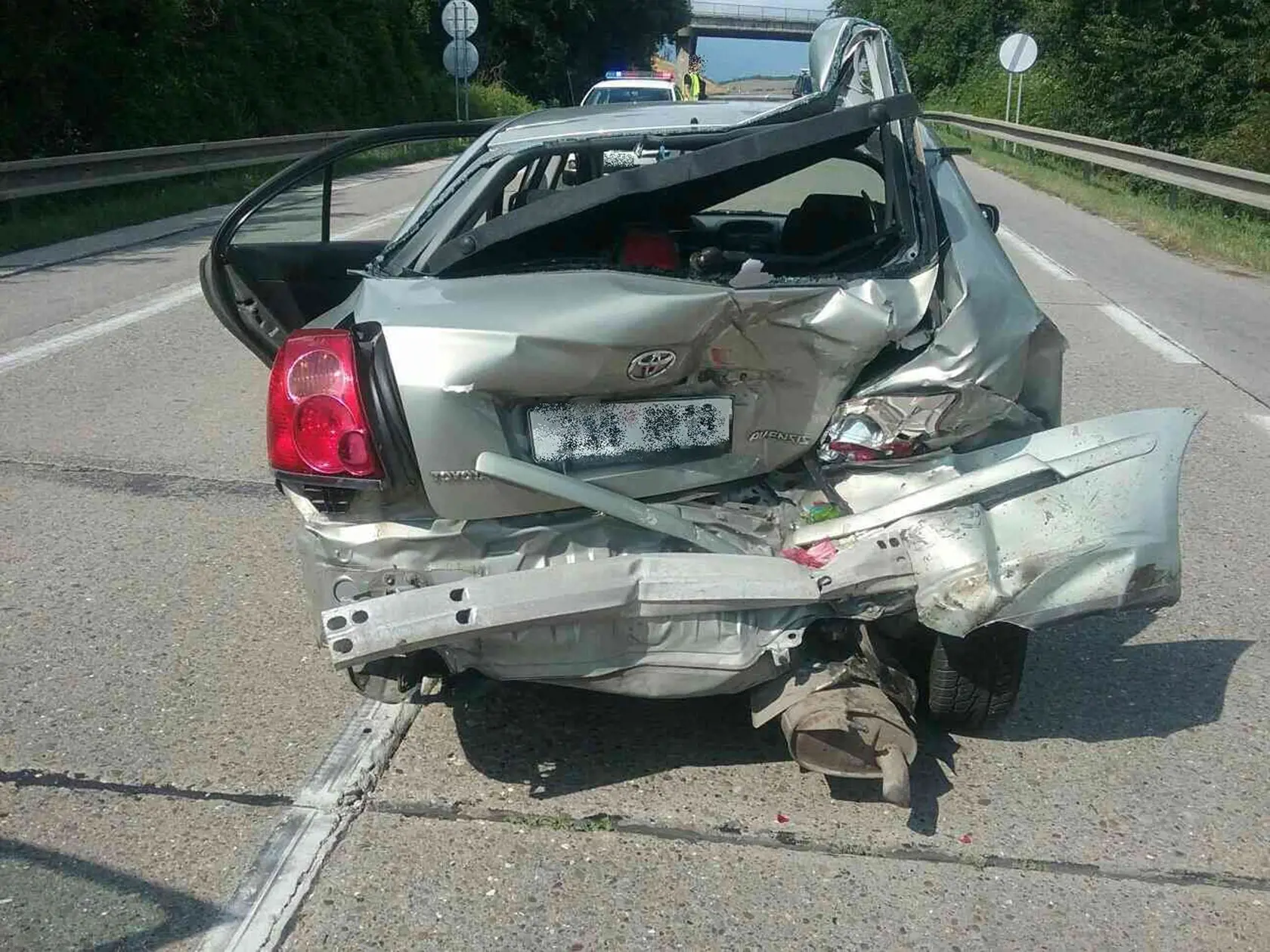 Po zrážke dvoch vozidiel hlásili päť zranených osôb.