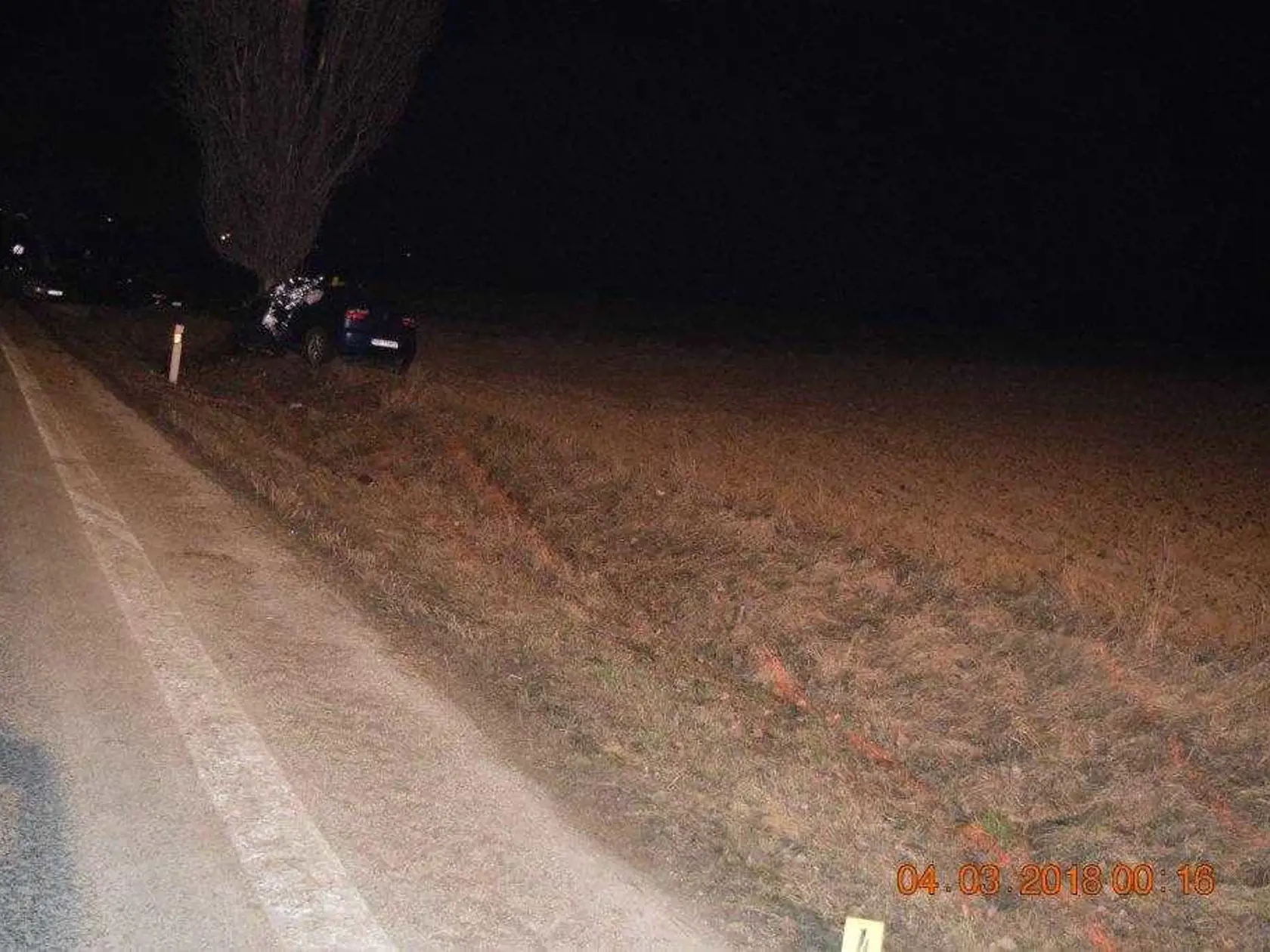 Tragická autonehoda mladého šoféra medzi Šoporňou a Šintavou.