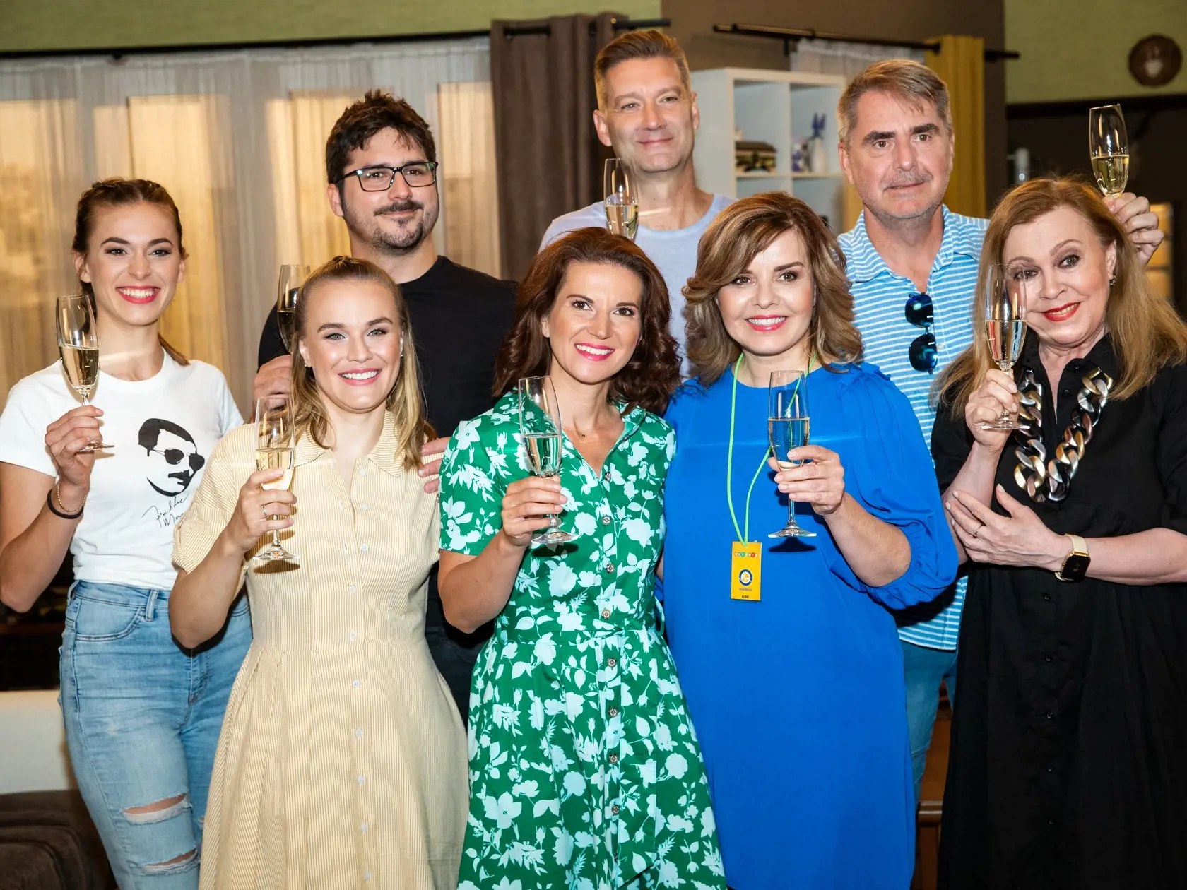 Oslava 15. rokov natáčania komediálneho seriálu "Susedia" v Bratislave. Na snímke Dominika Richterová, Kristína Barancová Pírová, Viki Ráková, Zuzana Tlučková, Andrej Kraus, Peter Marcin, Marta Sládečková a Eva Matejková.